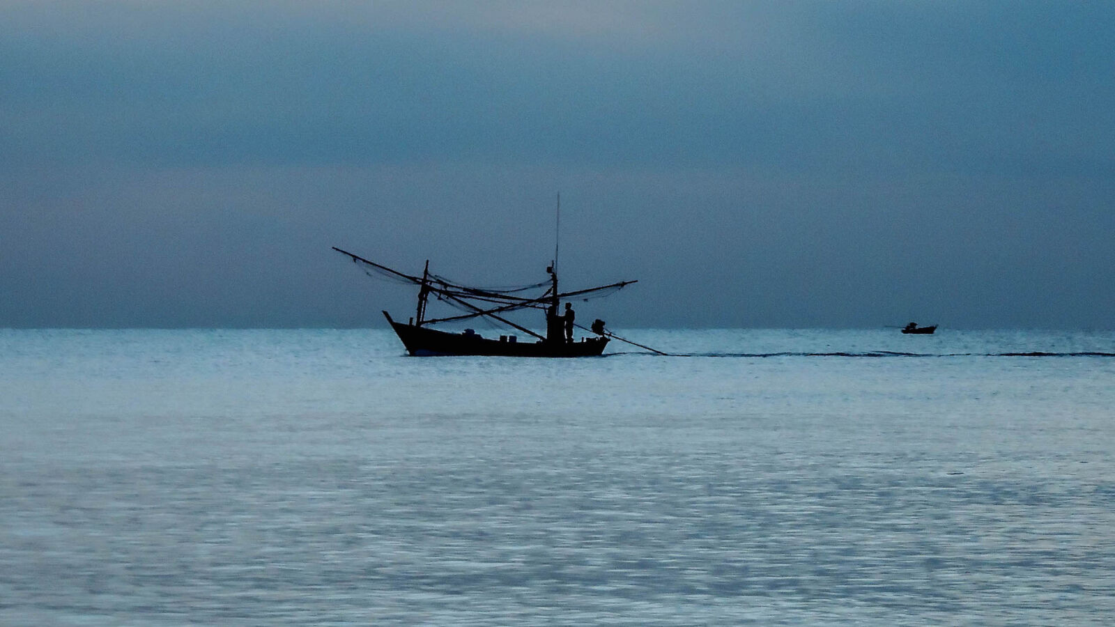 Nikon Coolpix P510 sample photo. Sunrise, fishing, boat photography