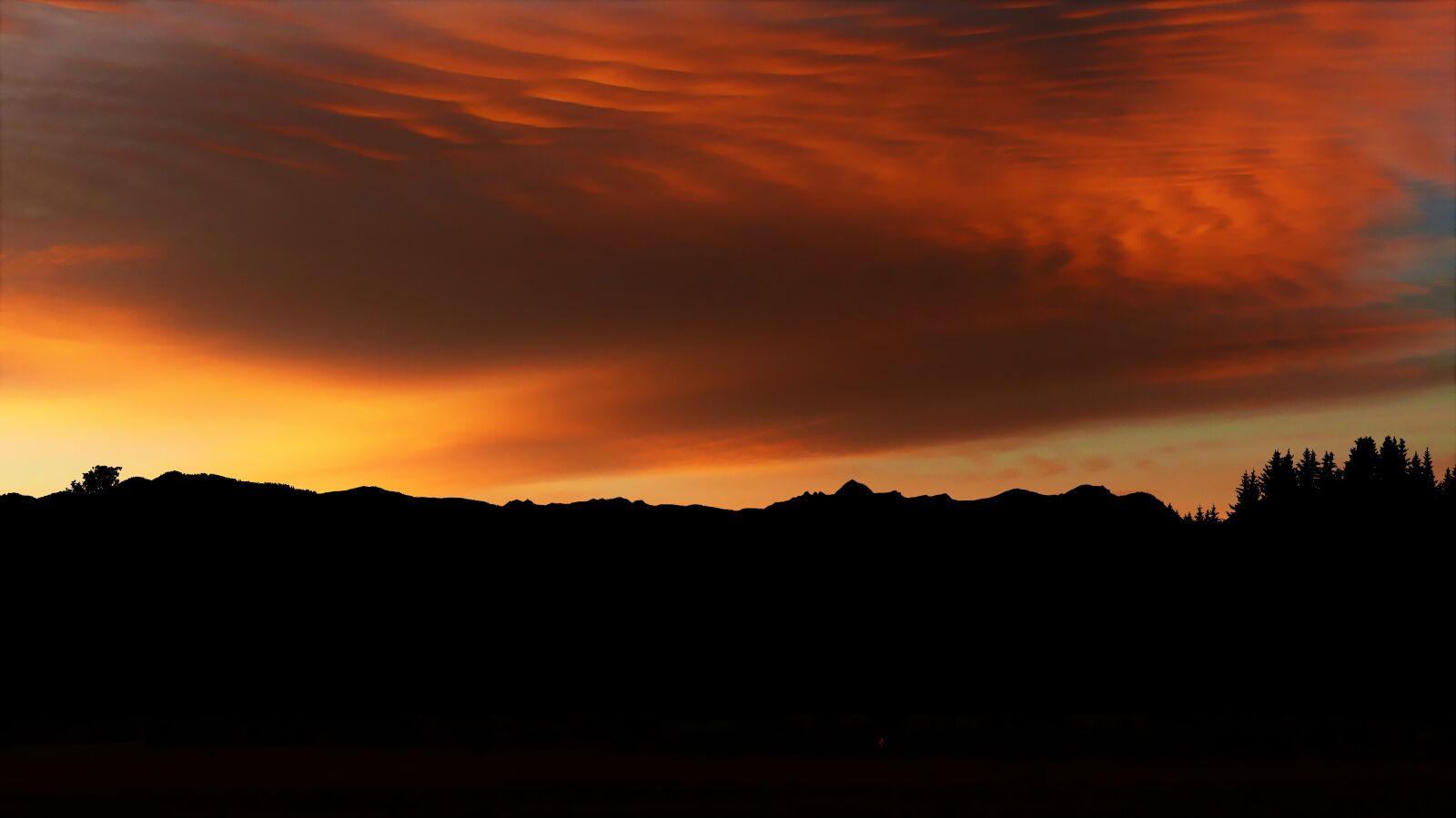 Panasonic Lumix DMC-FZ200 sample photo. Sunset, mountain, nature photography