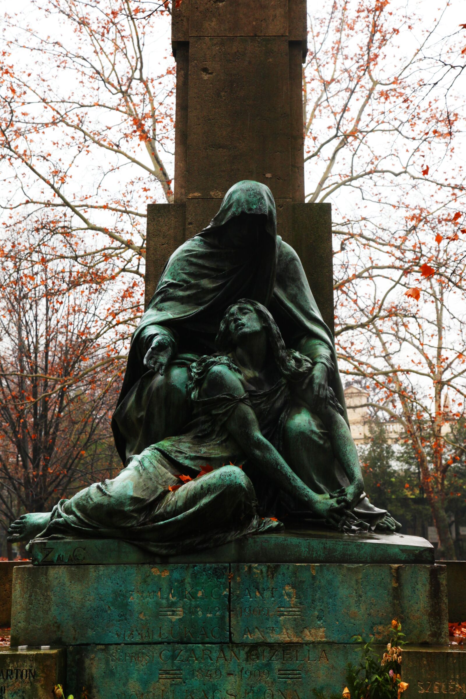 Canon EOS 5D Mark II sample photo. Cemetery, woman, graveyard photography