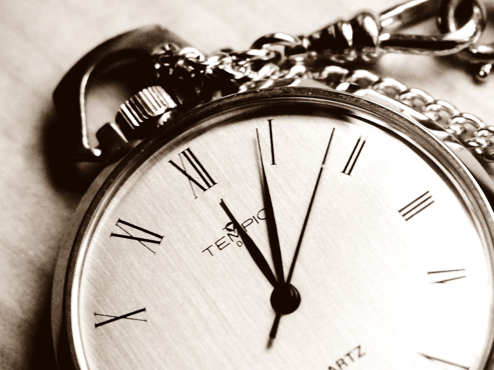 Panasonic Lumix DMC-FZ200 sample photo. Time, clock, clock face photography