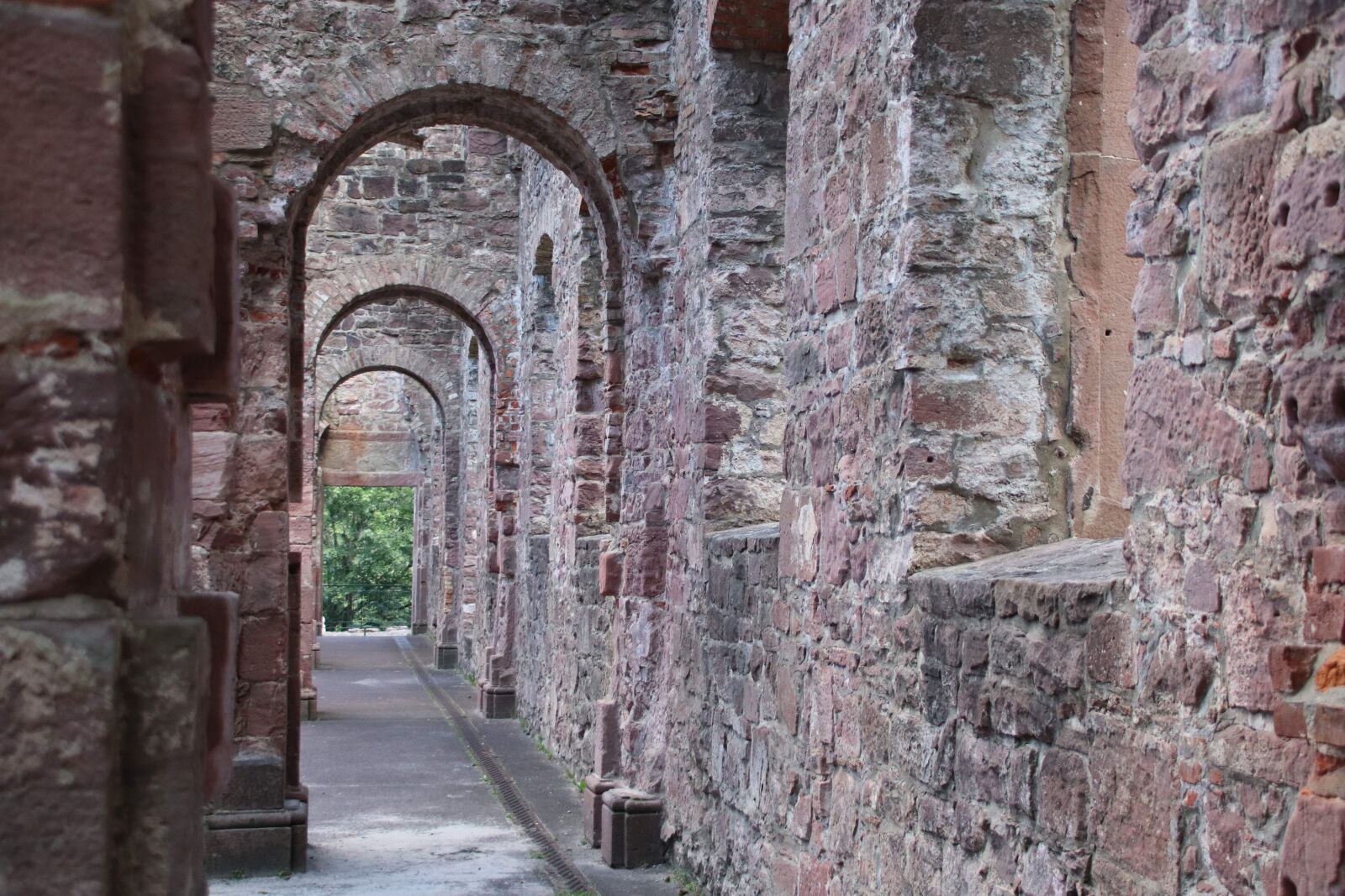 Canon EOS 200D (EOS Rebel SL2 / EOS Kiss X9) sample photo. Cloister, the alb valley photography