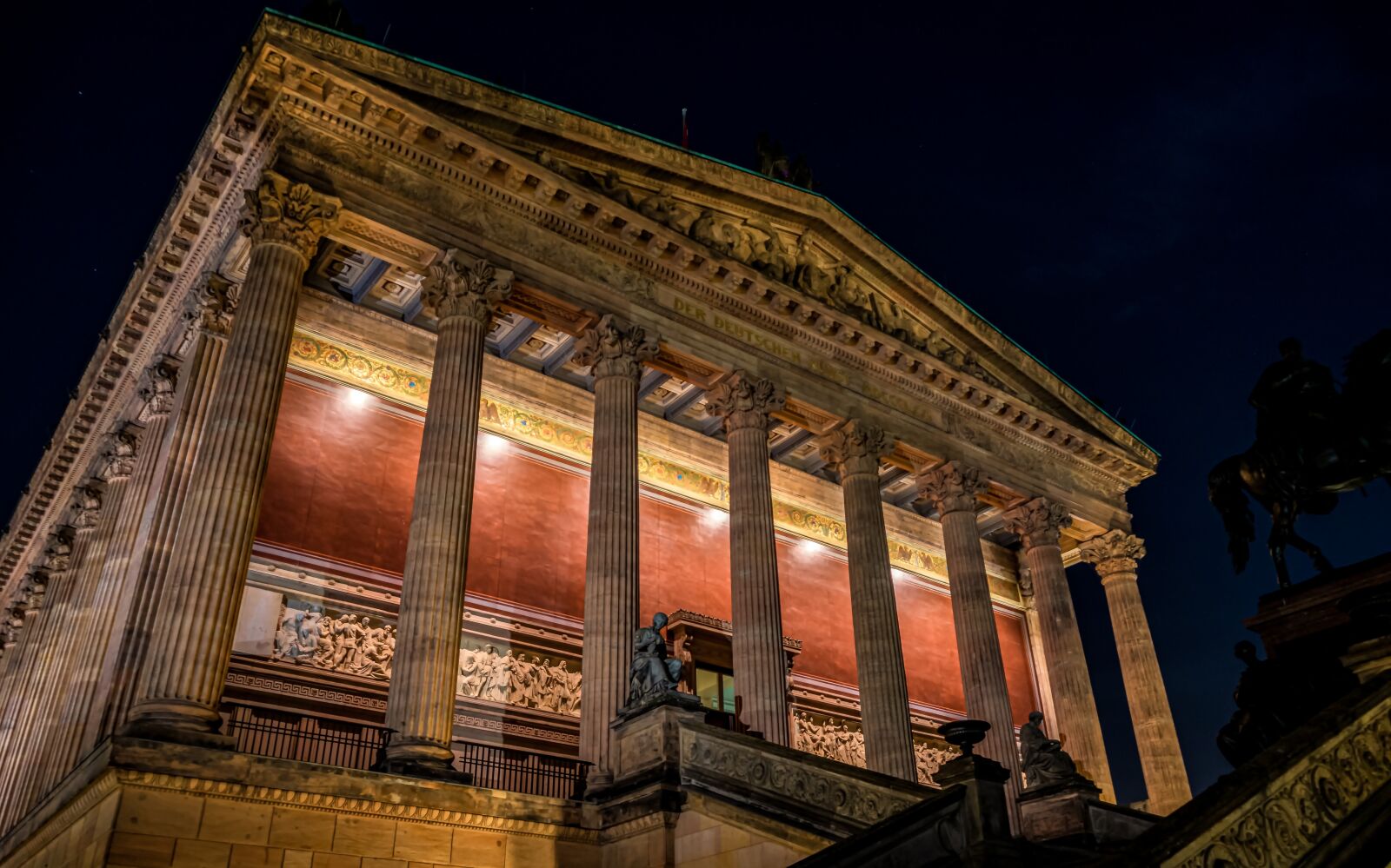 Sony a7 II + Sony FE 28-70mm F3.5-5.6 OSS sample photo. Night photograph, long exposure photography