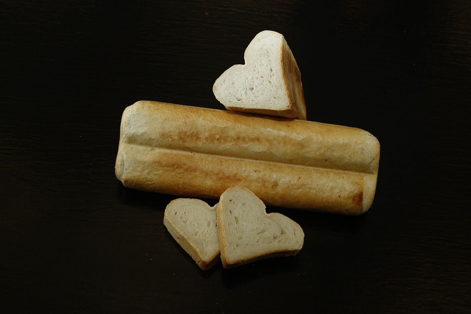 Canon EOS-1D Mark III sample photo. Heart bread, bread, baked photography