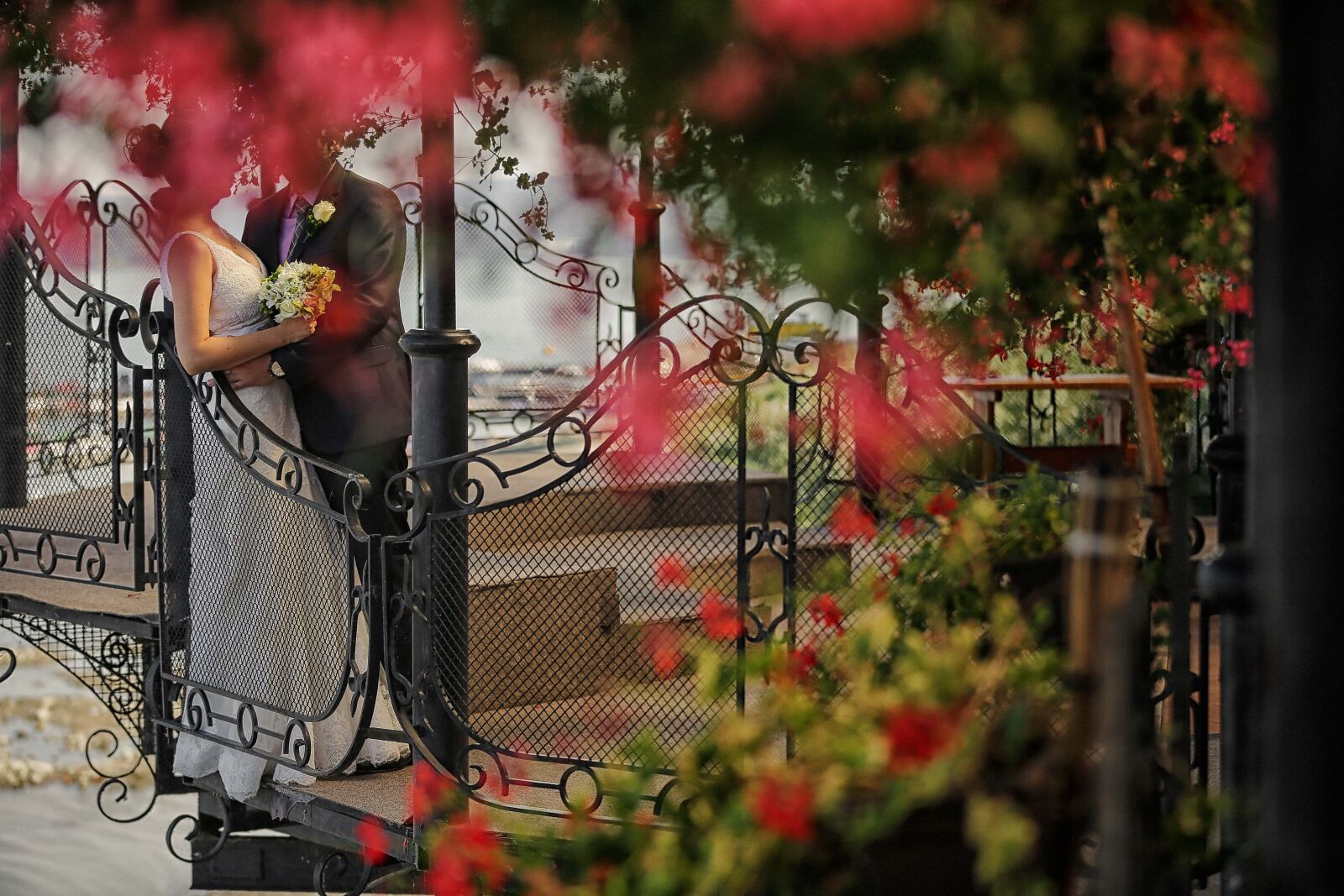 Canon EOS 5D Mark III sample photo. Balcony, flower garden, fence photography