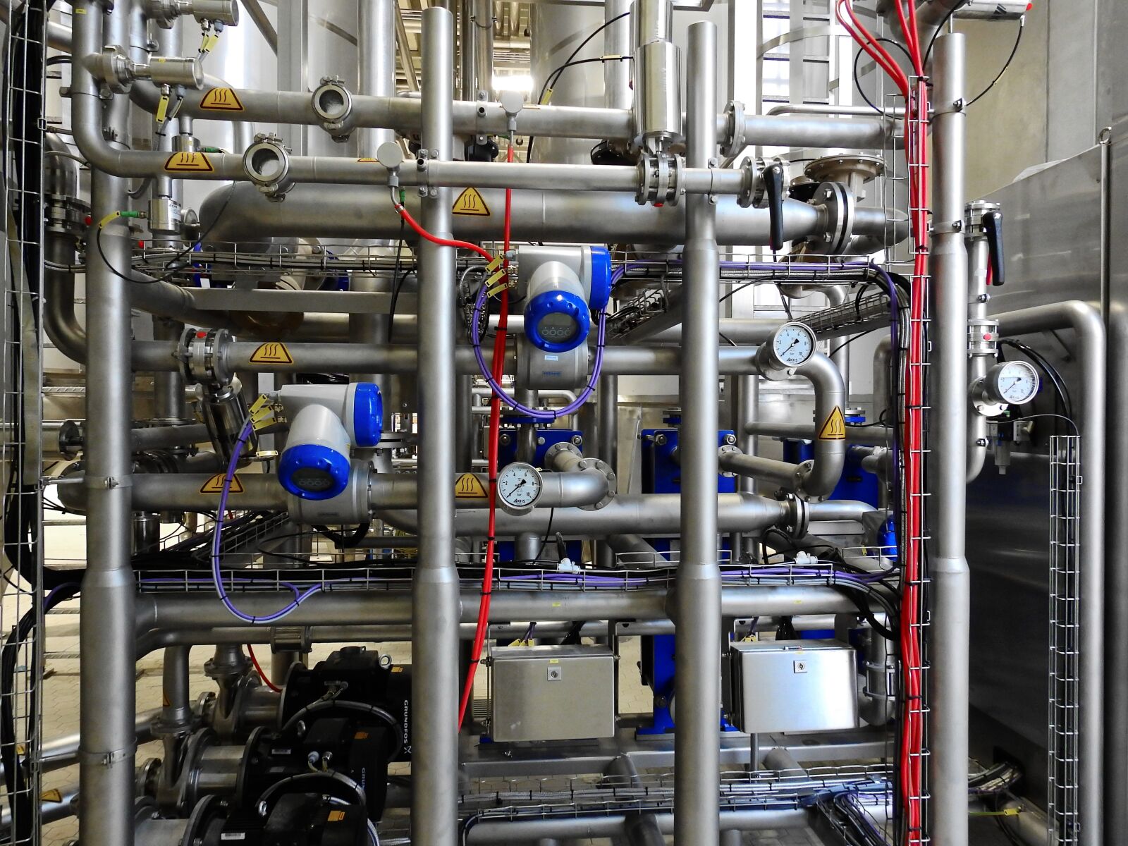 Nikon Coolpix P900 sample photo. Industry, metal, stainless steel photography