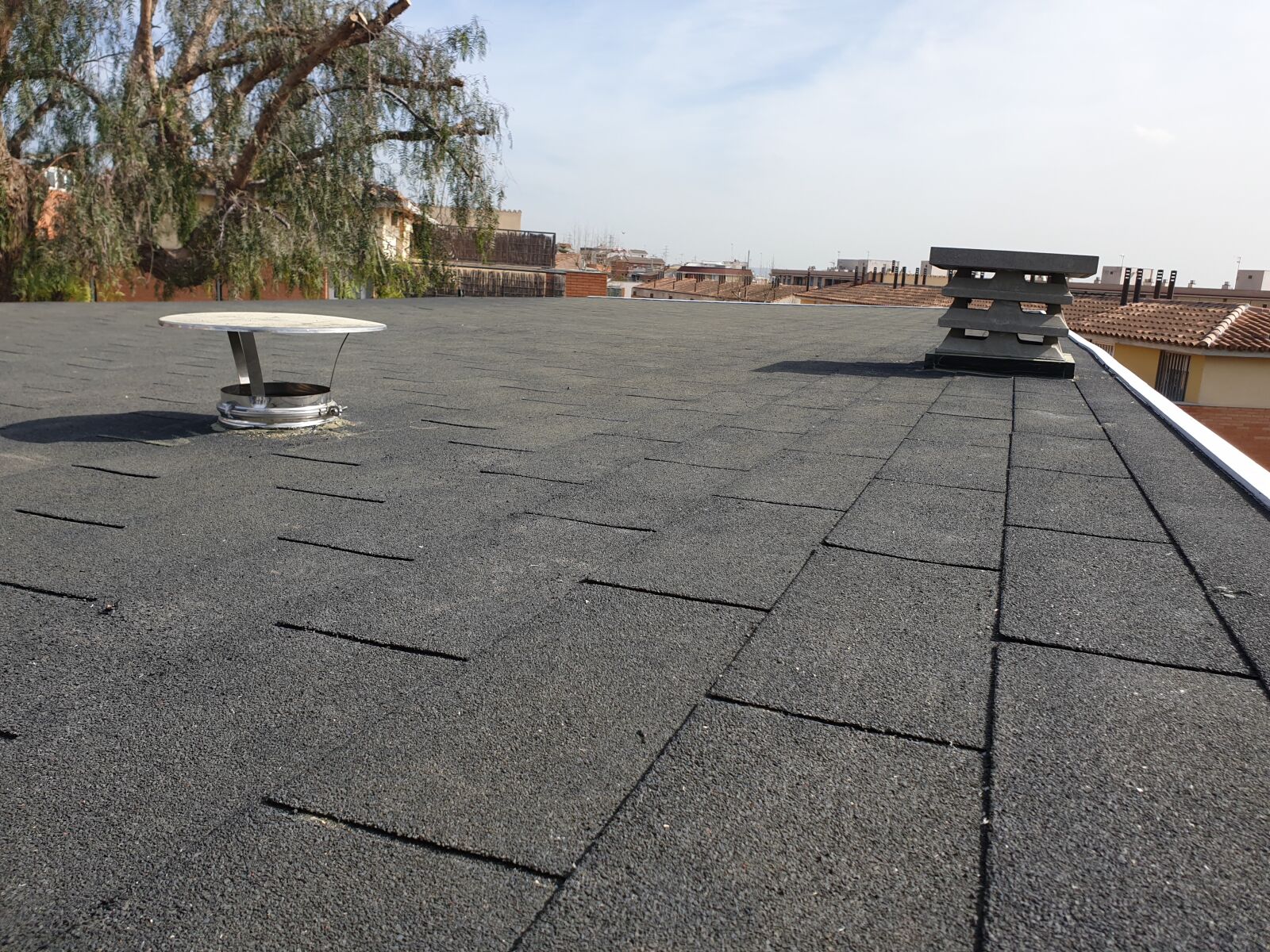 Samsung Galaxy Note9 sample photo. Roof, asphalt cloth, installation photography