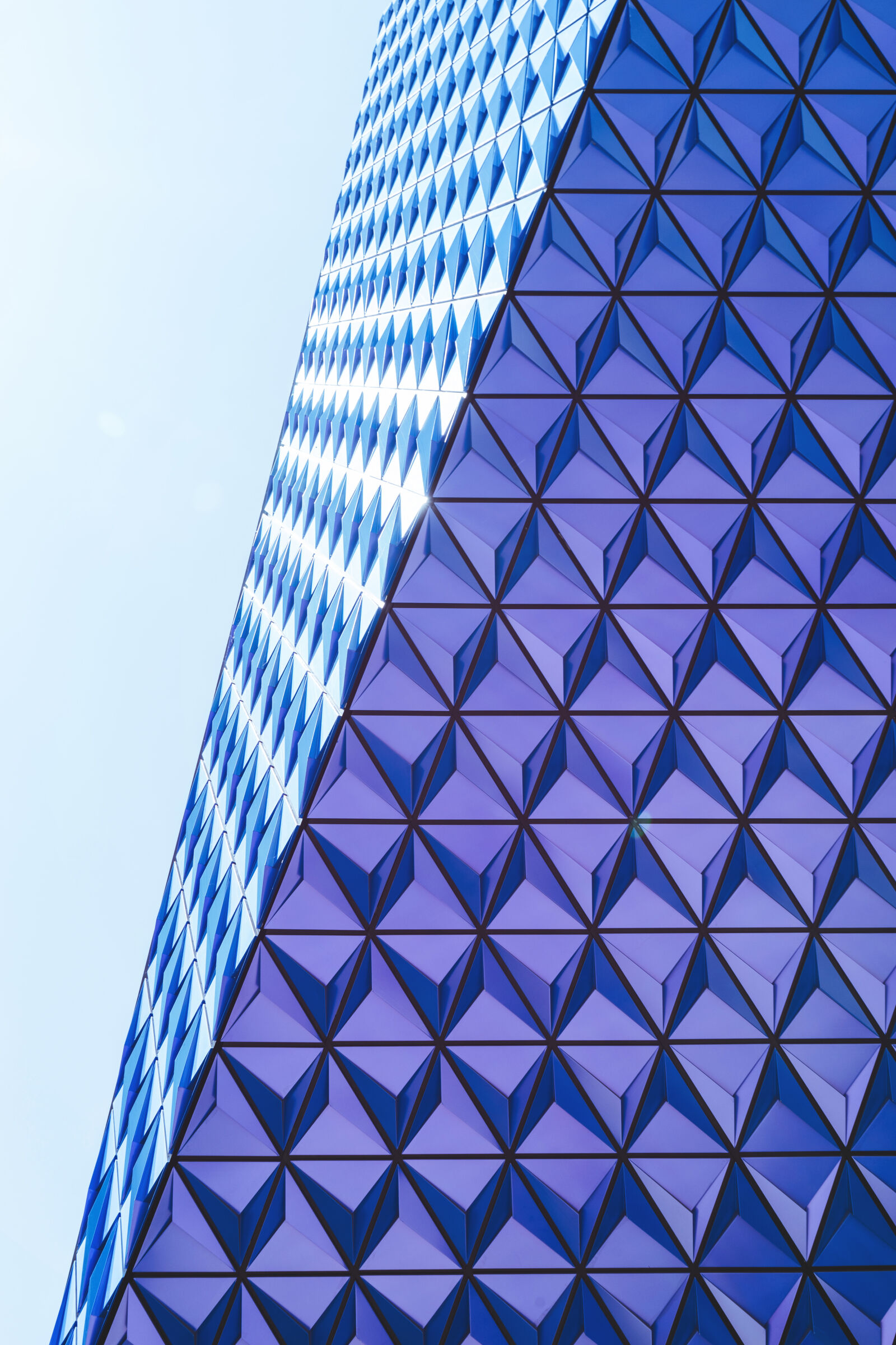 Sony a7 II + Sony FE 28-70mm F3.5-5.6 OSS sample photo. Abstract, design, futuristic, glass photography