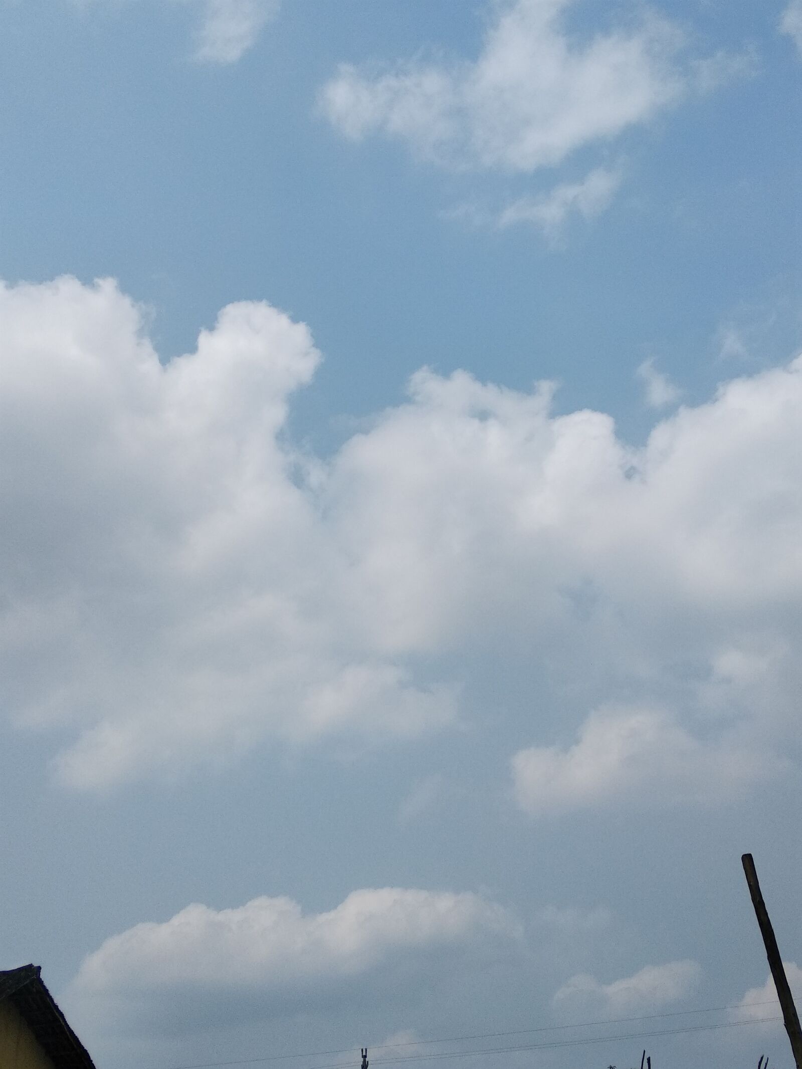 Xiaomi Redmi 5 Plus sample photo. Sky, white cloud, house photography