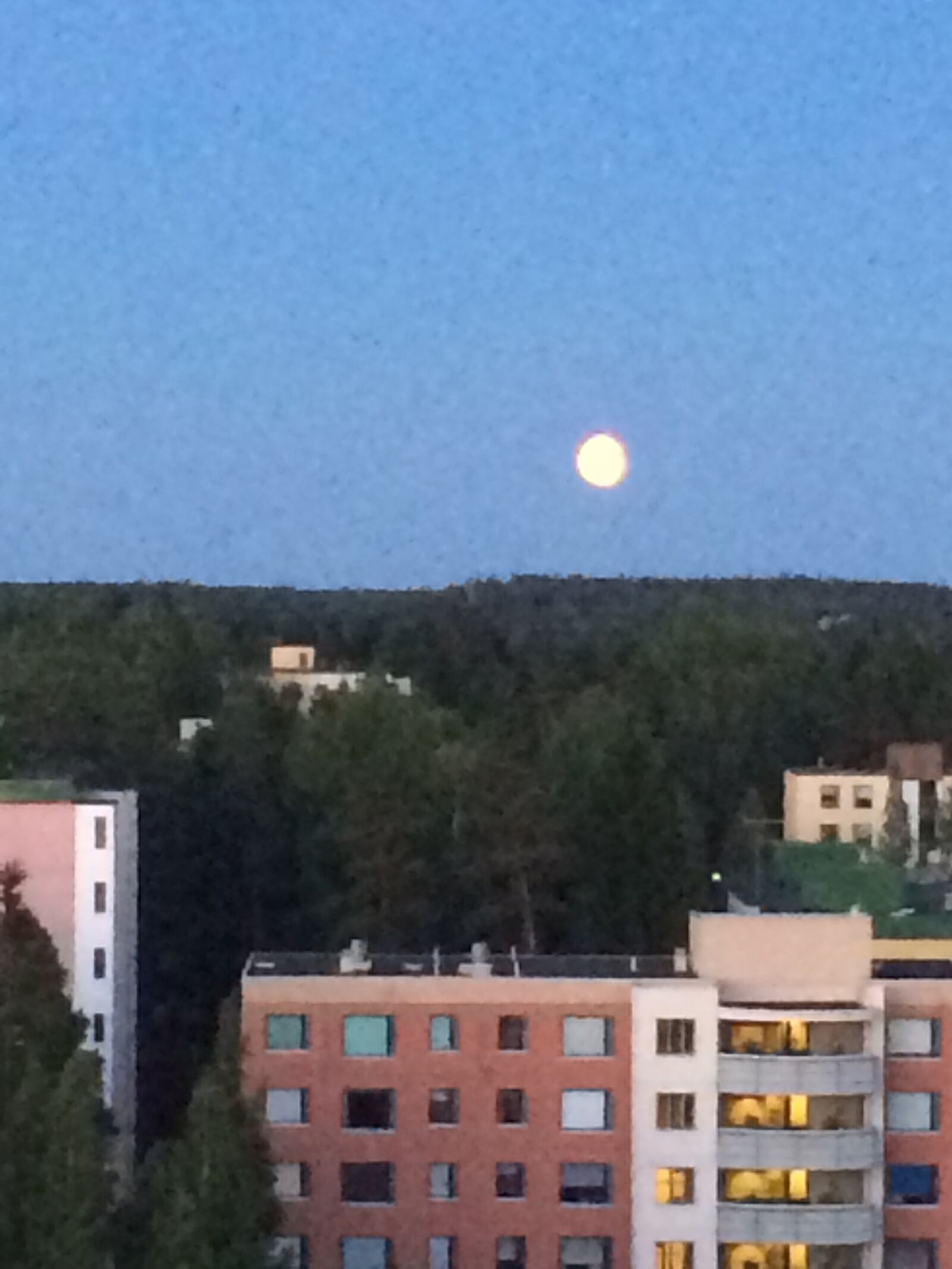iPhone 5s back camera 4.15mm f/2.2 sample photo. Moon, clear, sky photography