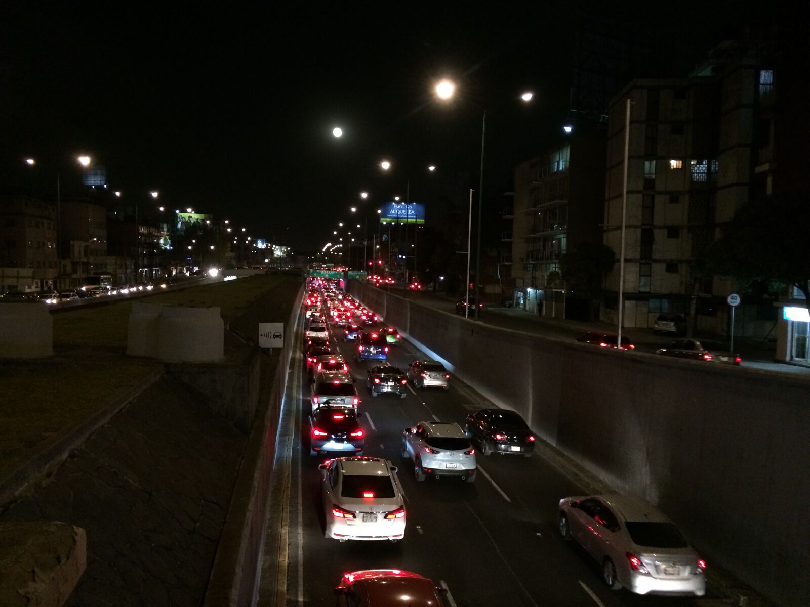 iPhone 5s back camera 4.15mm f/2.2 sample photo. Cars, cars, stopped, mexico photography