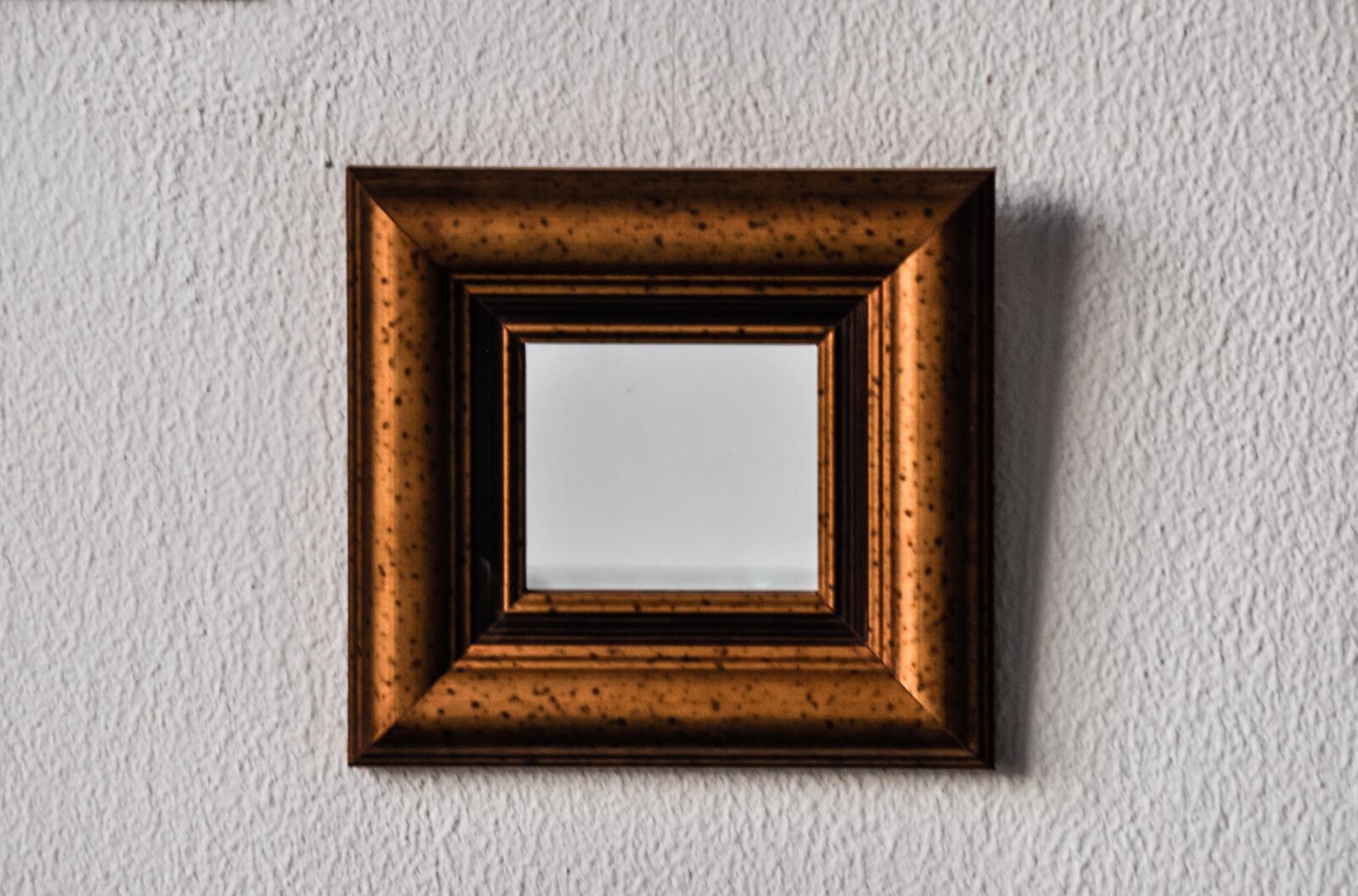 Nikon D90 sample photo. Frame, wall, texture photography