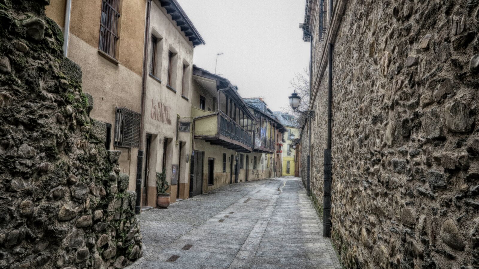 Canon PowerShot G1 X sample photo. Old town, ponferrada, typical photography
