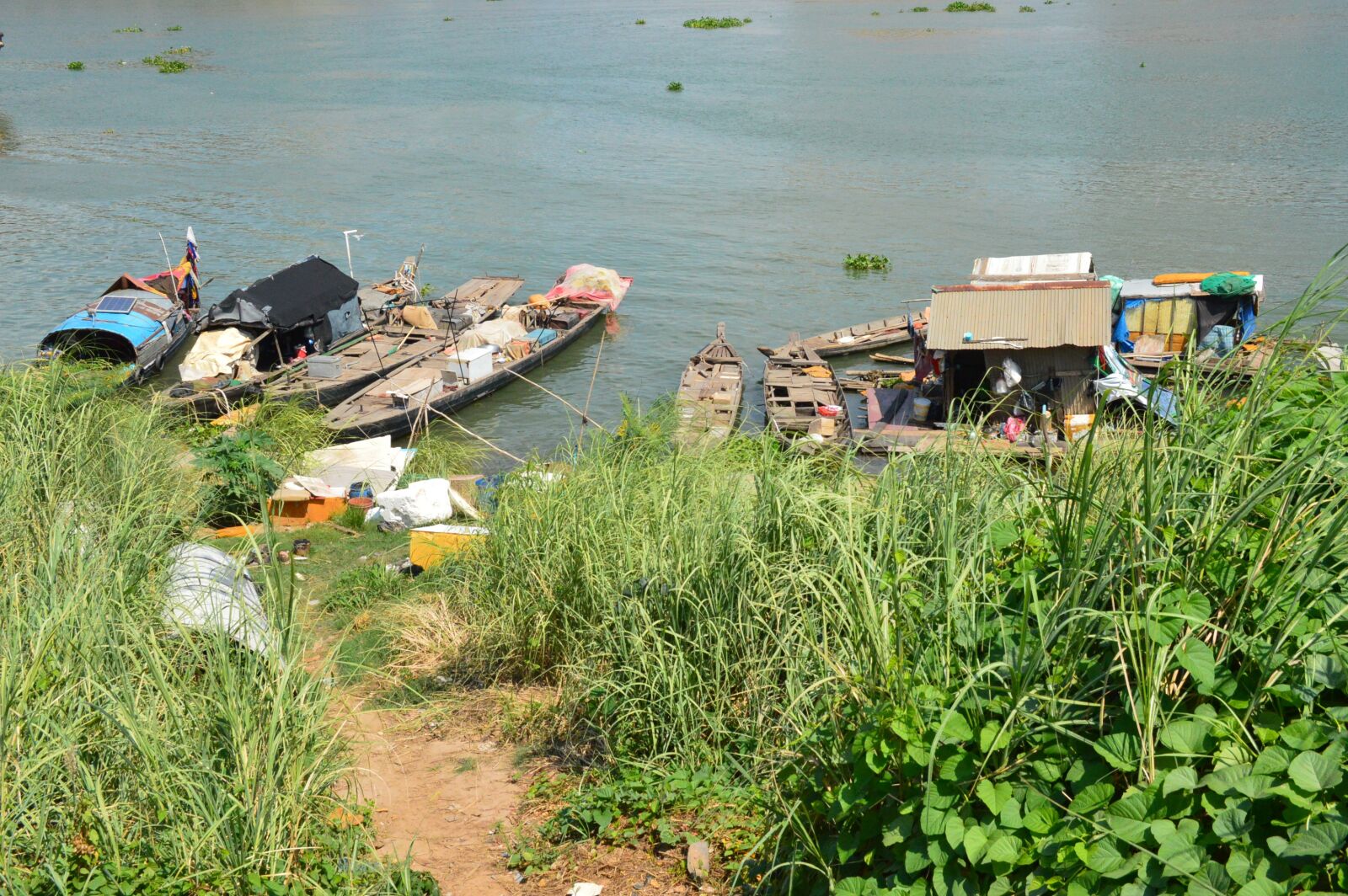 Nikon D3200 sample photo. River wharf, boat, poor photography