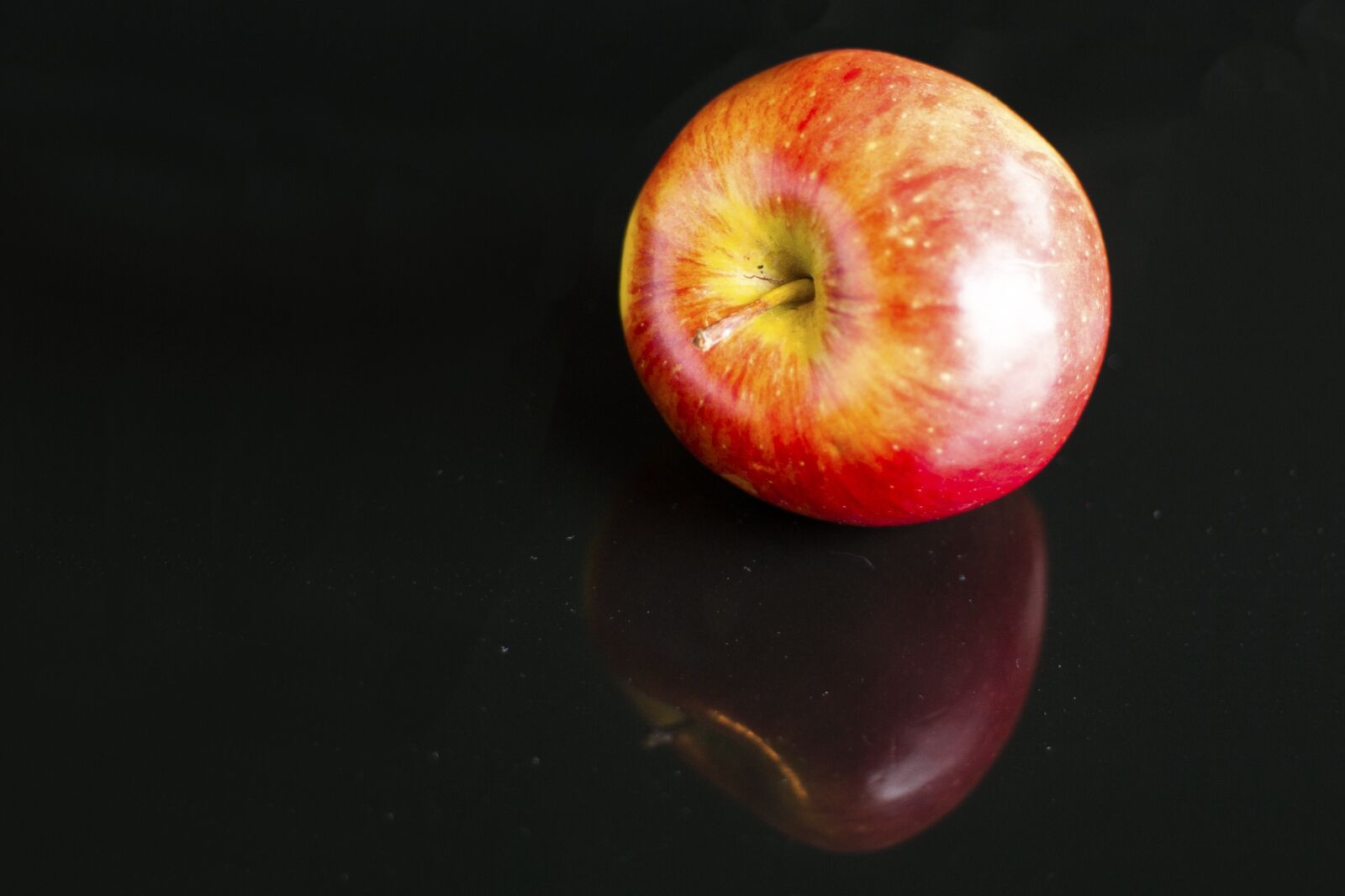 Canon EOS 20D sample photo. Apple, red, red apple photography