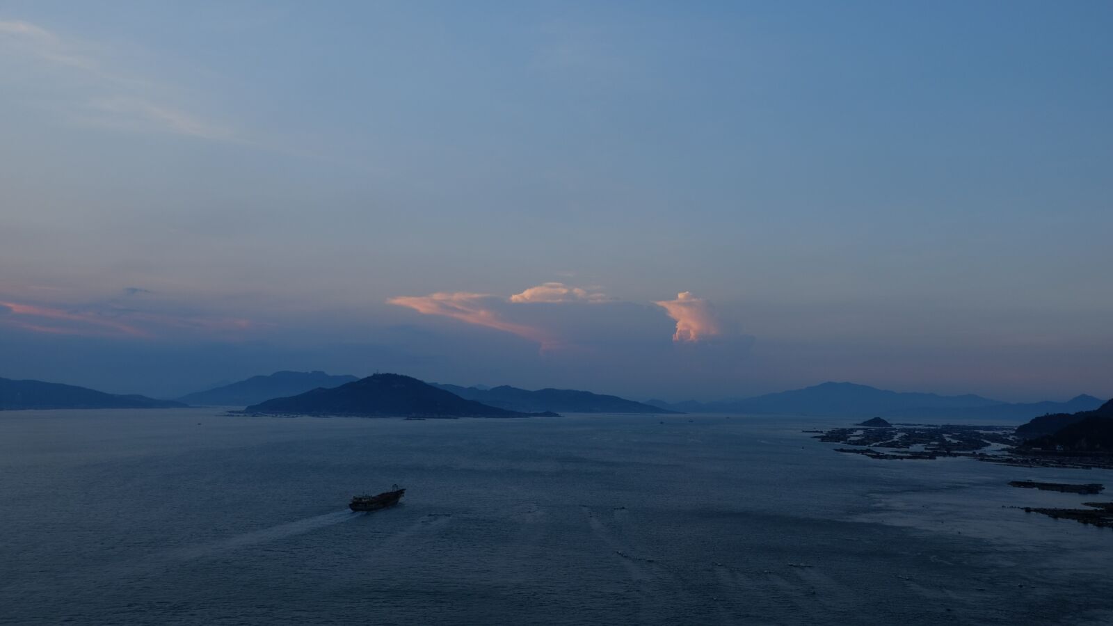 Fujifilm XC 16-50mm F3.5-5.6 OIS II sample photo. Sunset, sky, beach photography