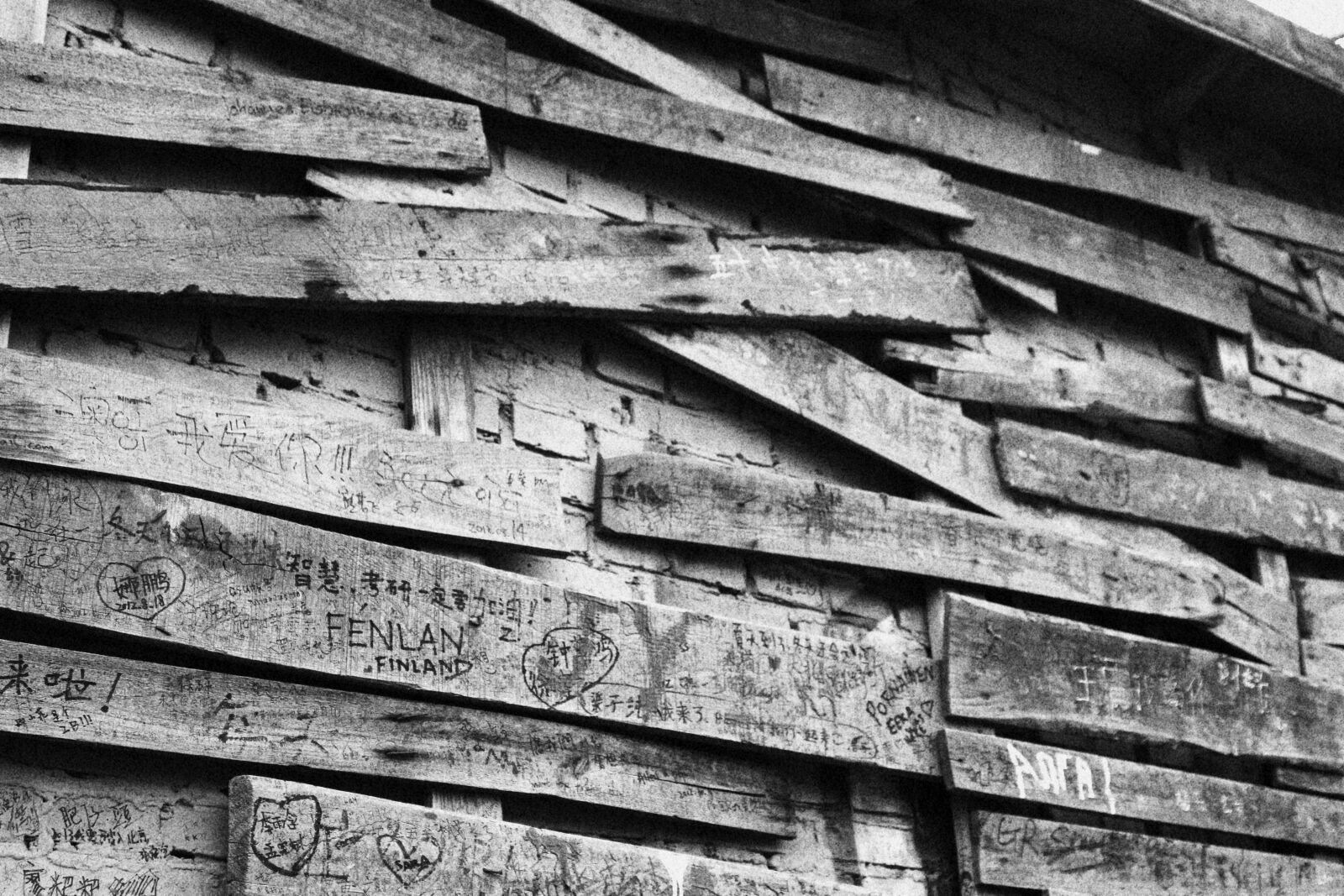 Canon EOS 600D (Rebel EOS T3i / EOS Kiss X5) sample photo. Old wall, message wall photography