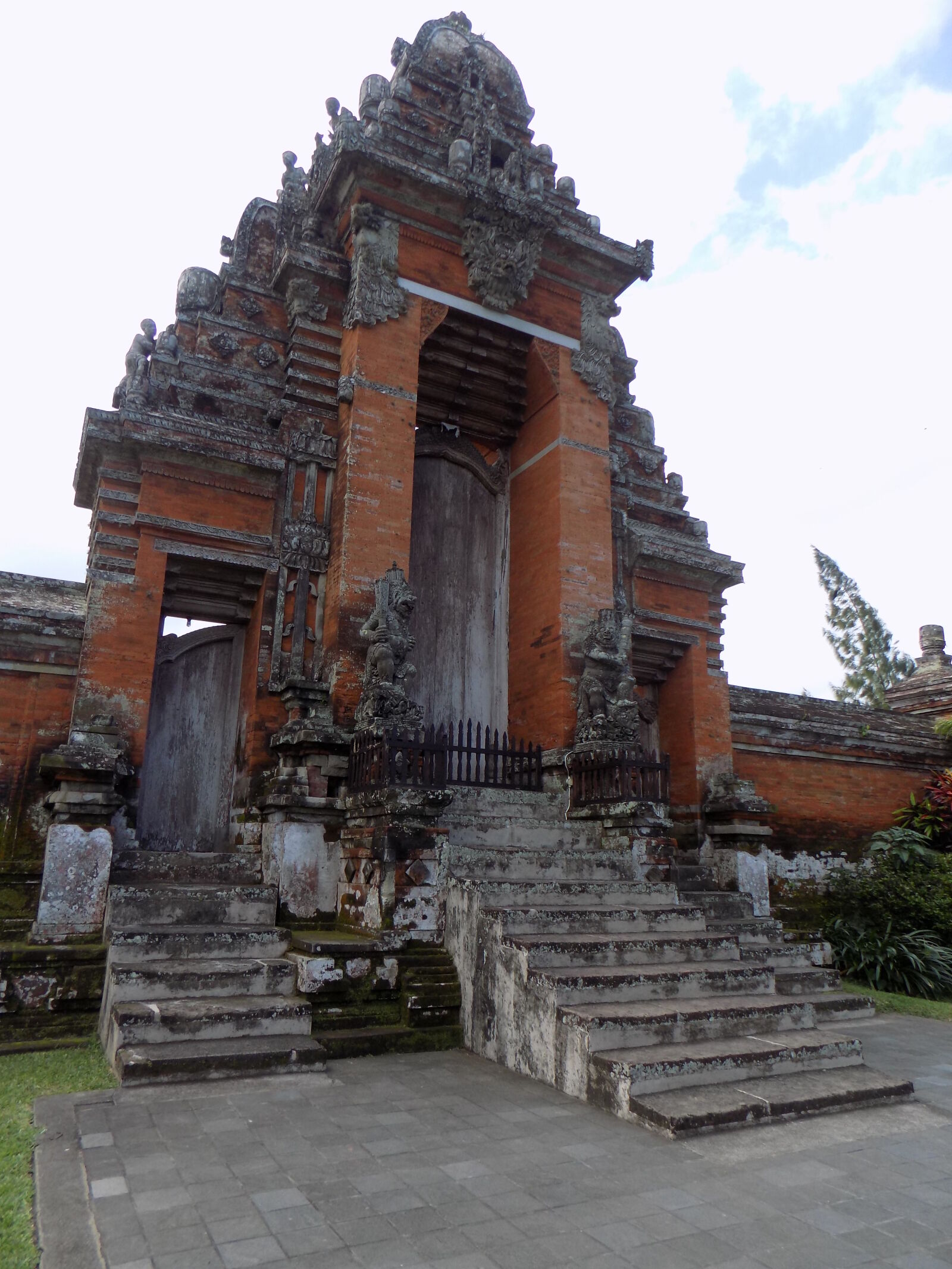 Nikon COOLPIX L330 sample photo. Bali, balinese, culture, hindu photography