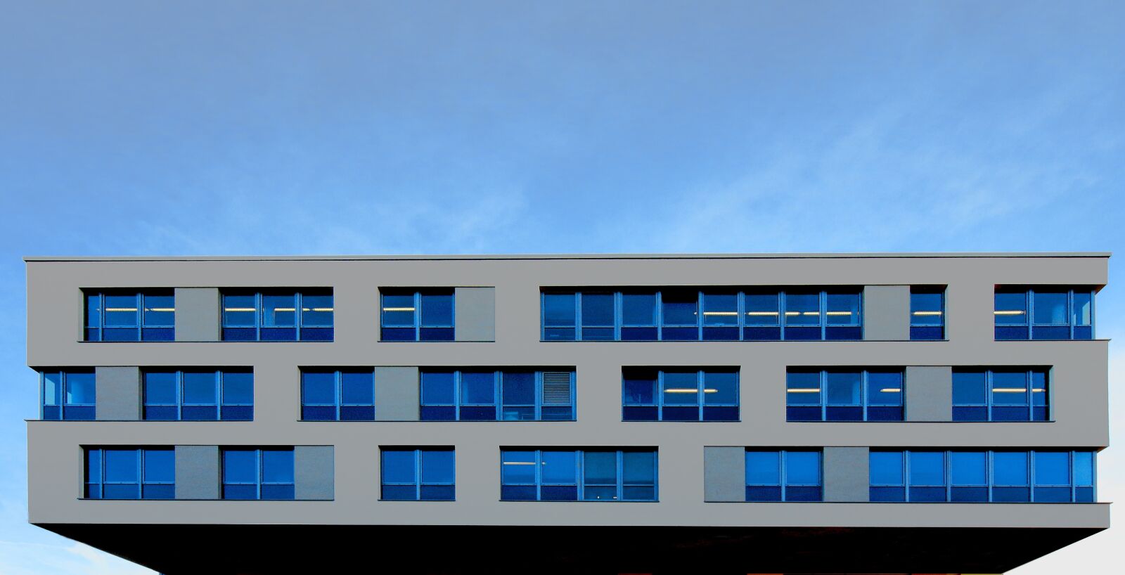 Canon EOS 700D (EOS Rebel T5i / EOS Kiss X7i) sample photo. Building, office building, architecture photography