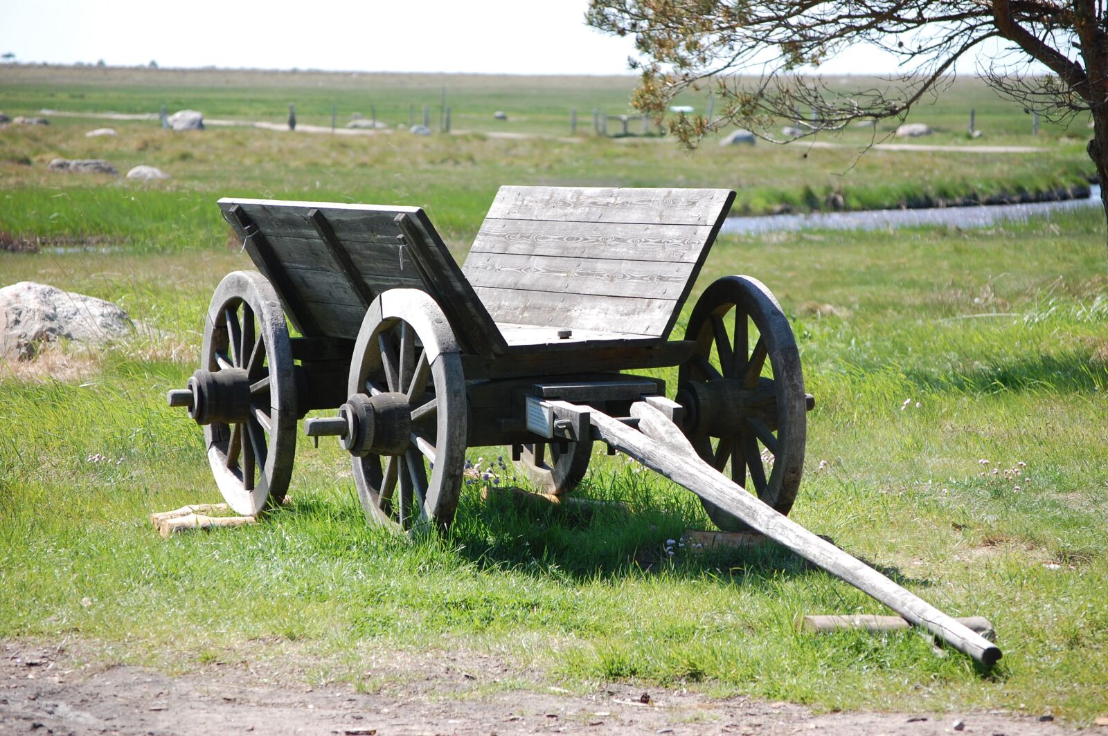 Nikon D40 sample photo. Læsø, straw, wagon photography