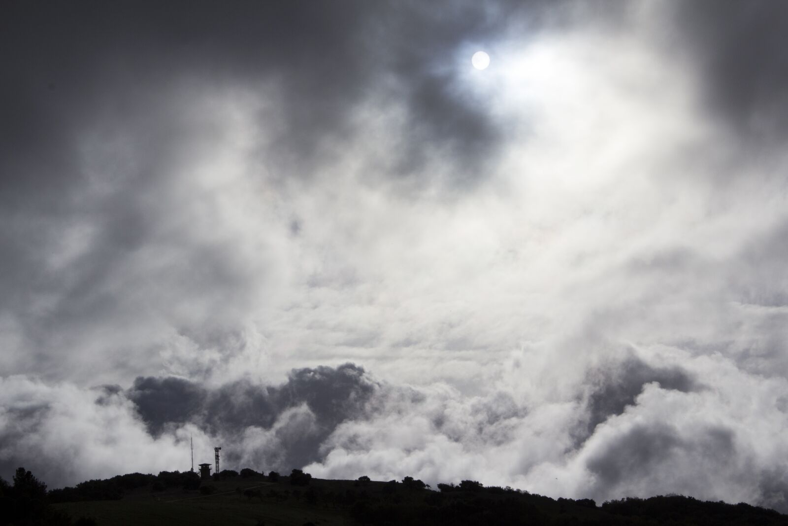 Canon EOS 600D (Rebel EOS T3i / EOS Kiss X5) sample photo. Sun, sky, clouds photography