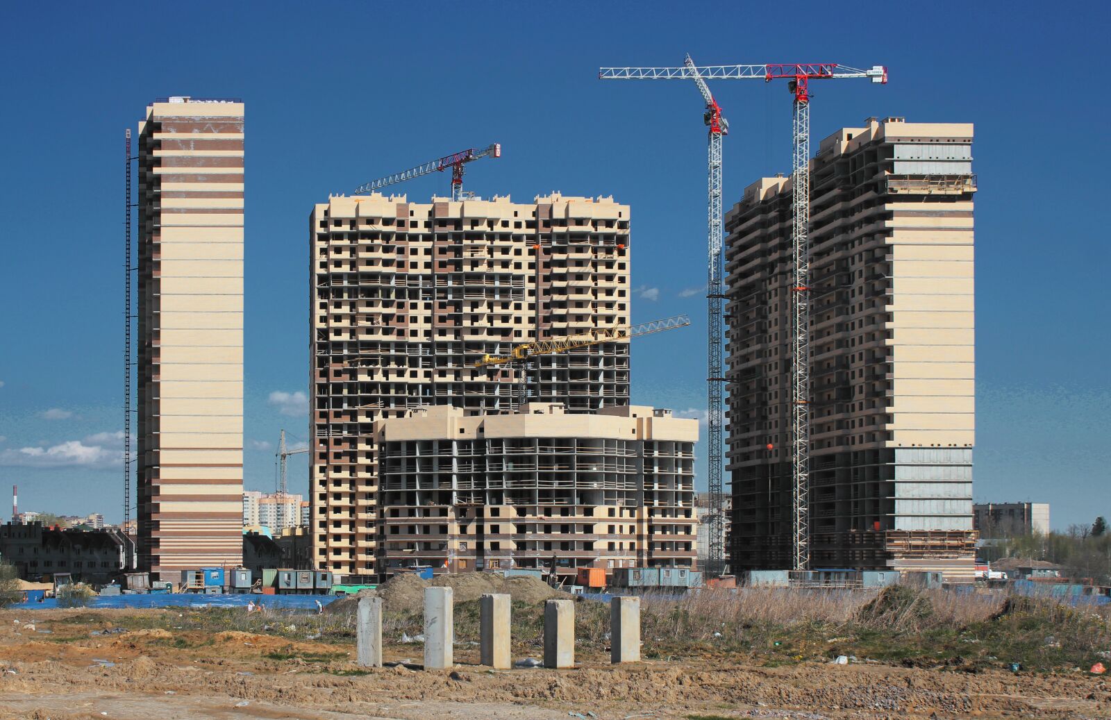 Canon EOS 550D (EOS Rebel T2i / EOS Kiss X4) sample photo. Construction, house, crane photography