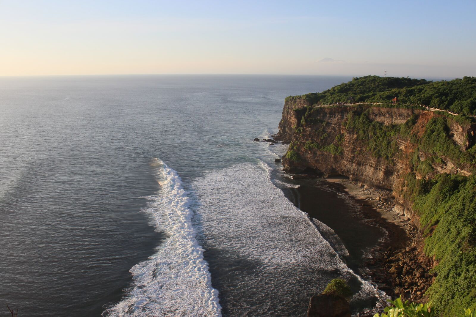 Canon EOS 600D (Rebel EOS T3i / EOS Kiss X5) sample photo. Uluwatu, waves, ocean photography