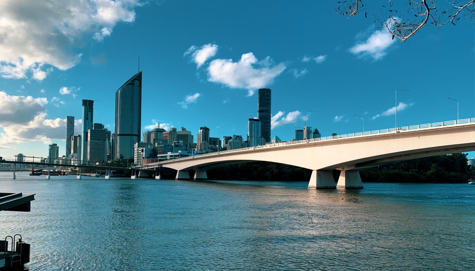 iPhone XR back camera 4.25mm f/1.8 sample photo. Brisbane, city, skyline photography