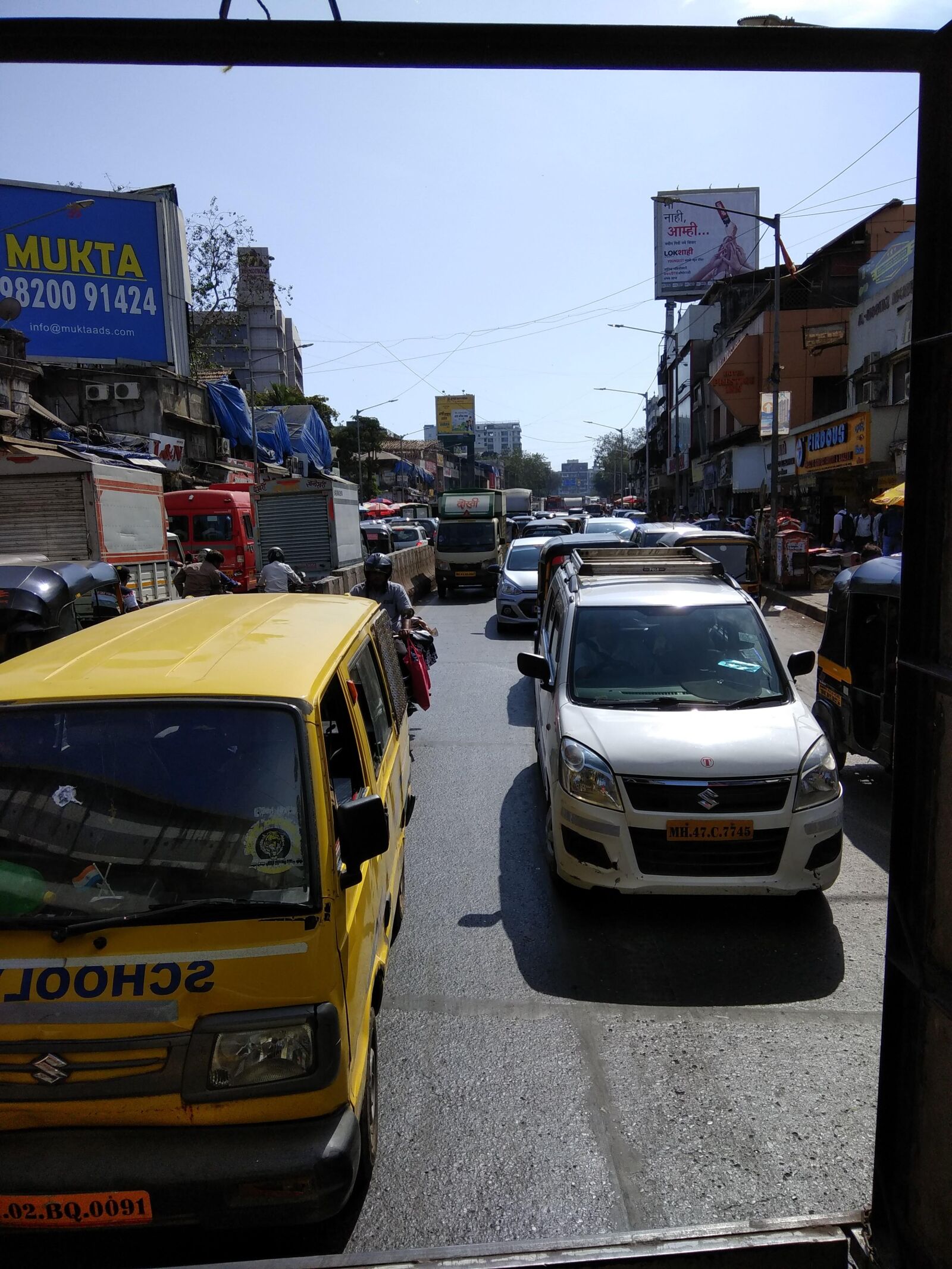Xiaomi Redmi Note 4 sample photo. Road, car, school bus photography