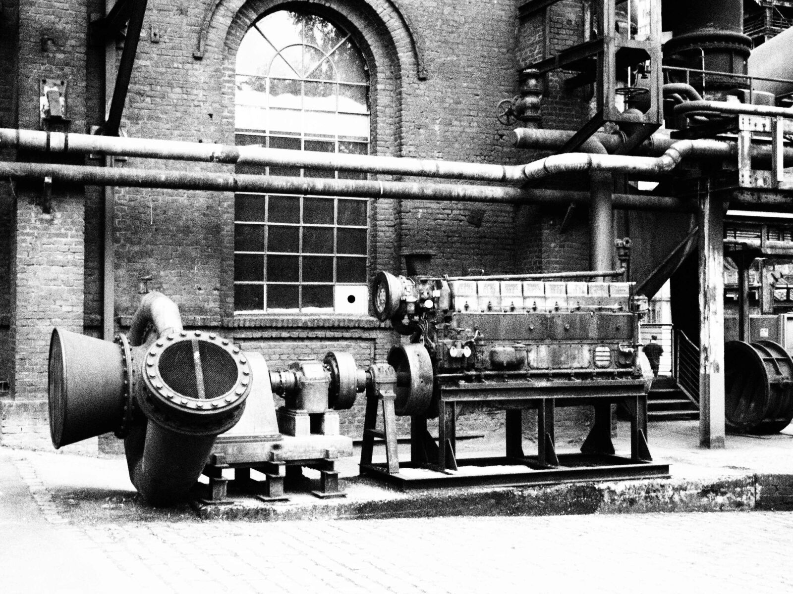 Olympus PEN E-PL3 sample photo. Industry, black and white photography