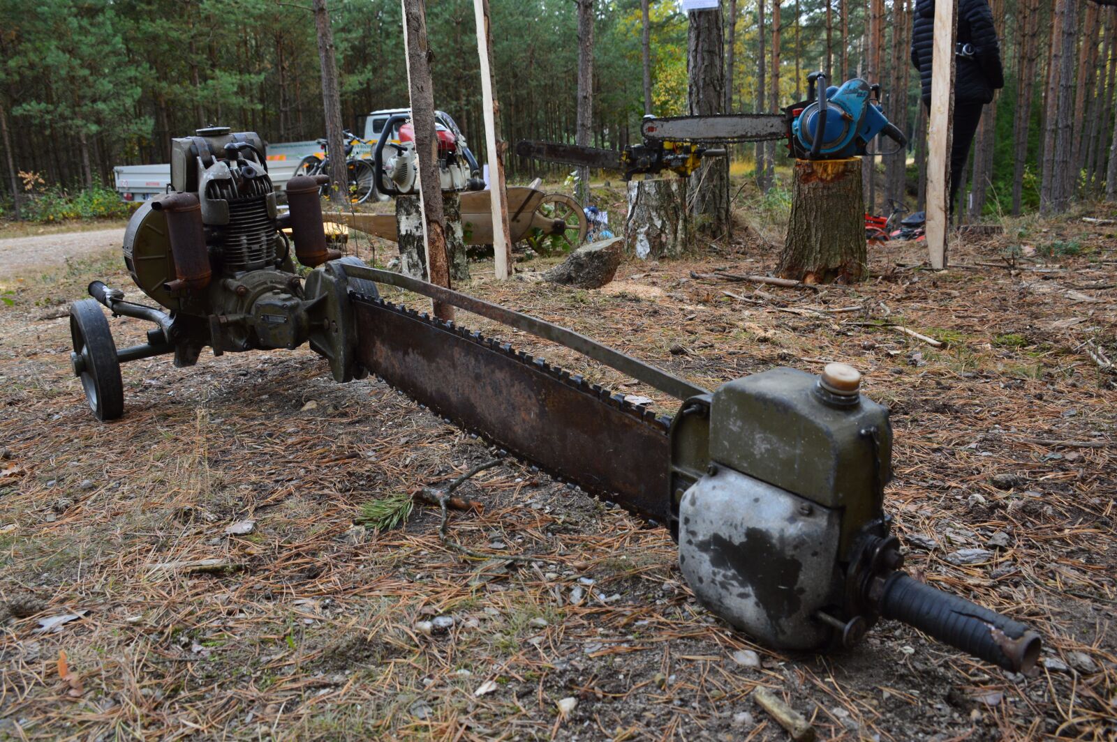 Nikon D3200 sample photo. Dvoumu n chainsaw, pila photography