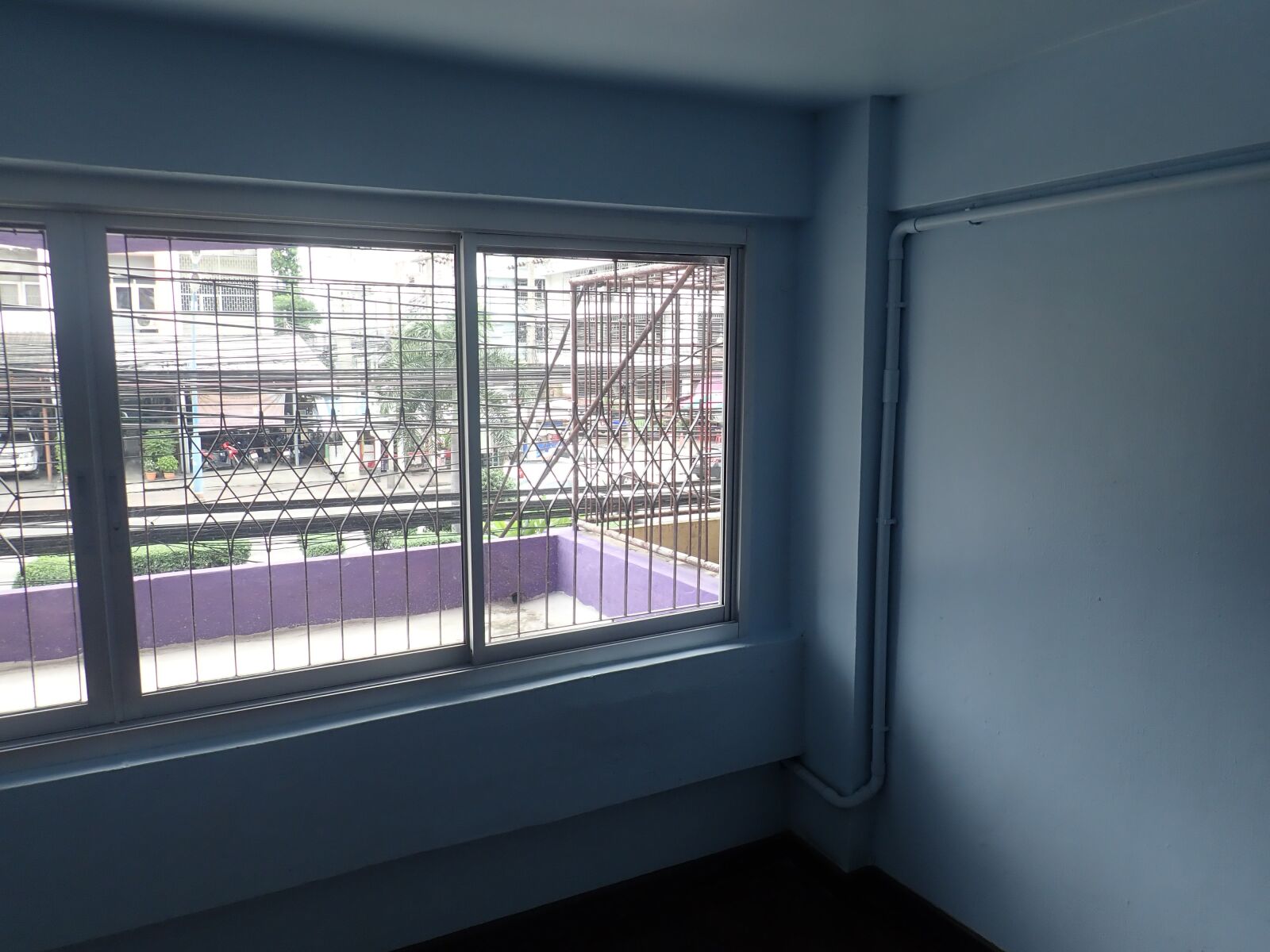 Olympus TG-5 sample photo. Window, background, steel photography