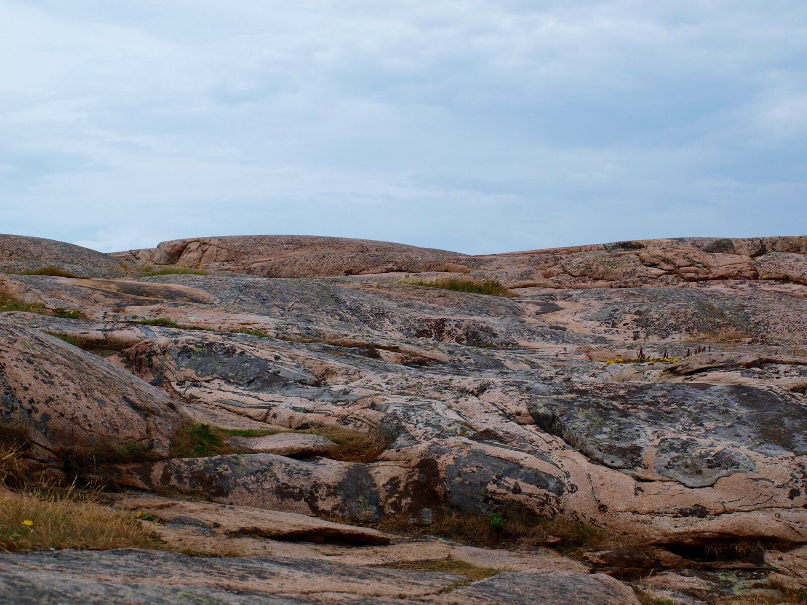 Olympus E-420 (EVOLT E-420) sample photo. Cliff, mountain, nature photography