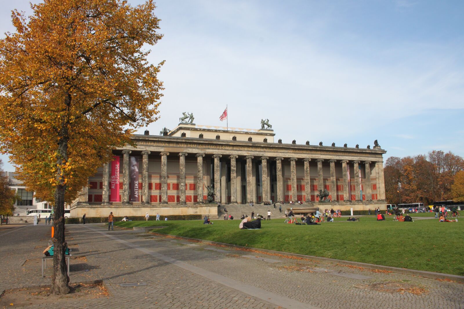 Canon EOS 500D (EOS Rebel T1i / EOS Kiss X3) sample photo. Berlin, old museum, museum photography
