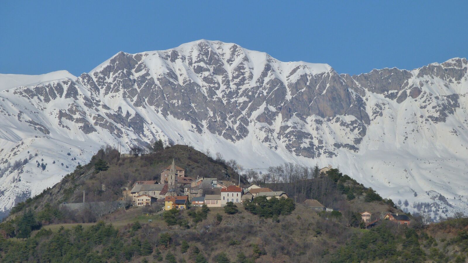 Panasonic Lumix DMC-FZ40 (Lumix DMC-FZ45) sample photo. Landscape, mountain village, hautes photography