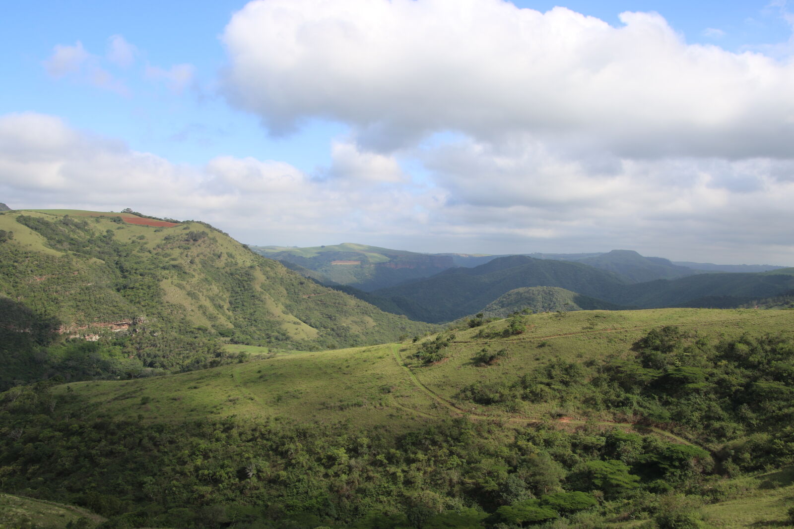 Canon EOS 7D Mark II sample photo. Blue, skies, clouds, country photography