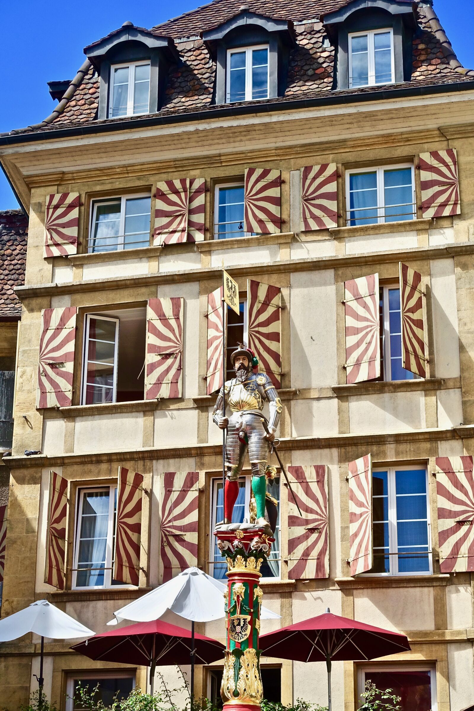 Sony Cyber-shot DSC-RX100 III sample photo. Pattern, facade, architecture photography