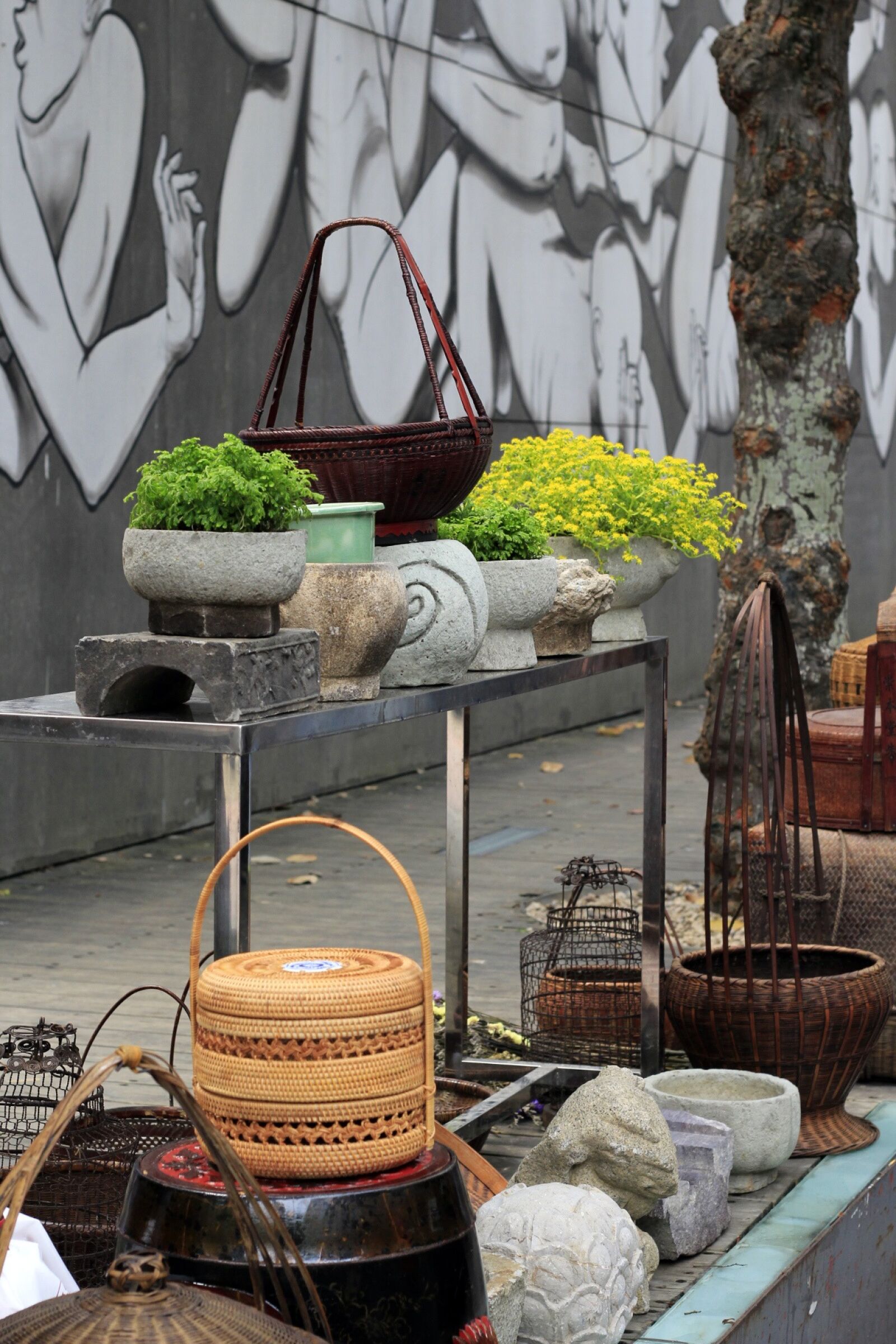 Canon EOS 60D + Canon EF 50mm F1.8 II sample photo. Street, flower arrangement, street photography