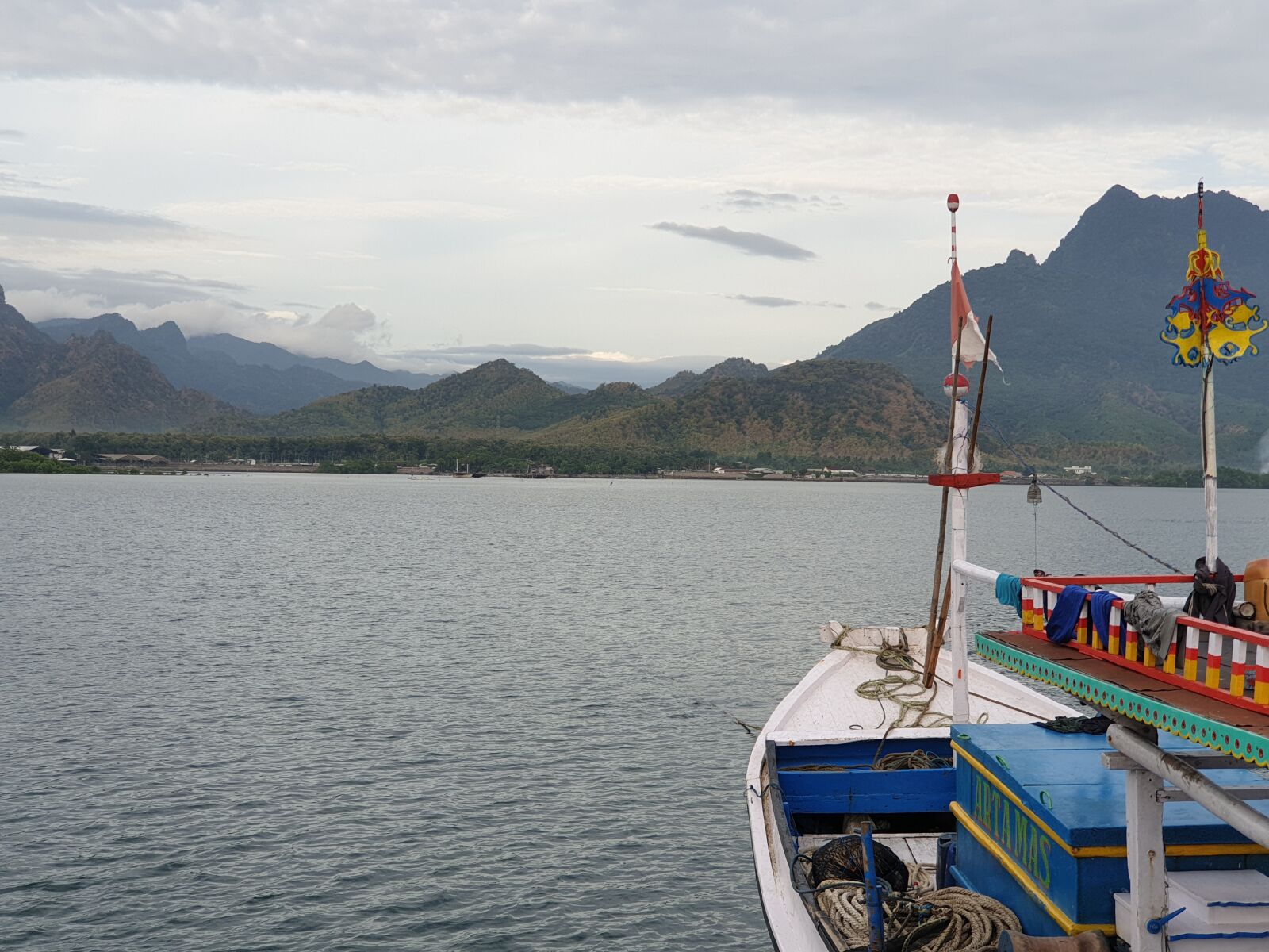 Samsung Galaxy Note9 sample photo. Mountain, sea, boat photography