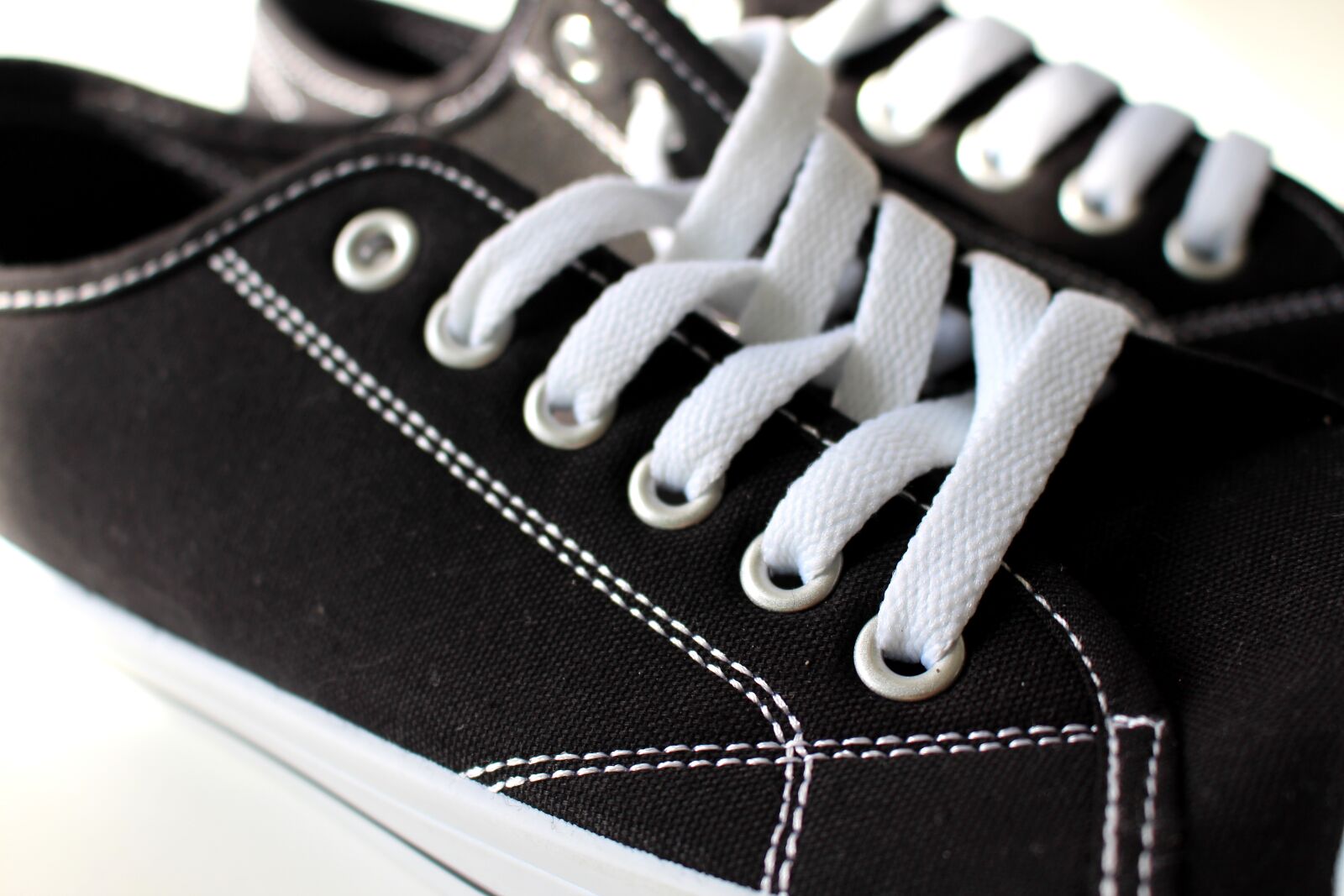 Canon EOS 700D (EOS Rebel T5i / EOS Kiss X7i) sample photo. Shoe, shoes, fashion photography