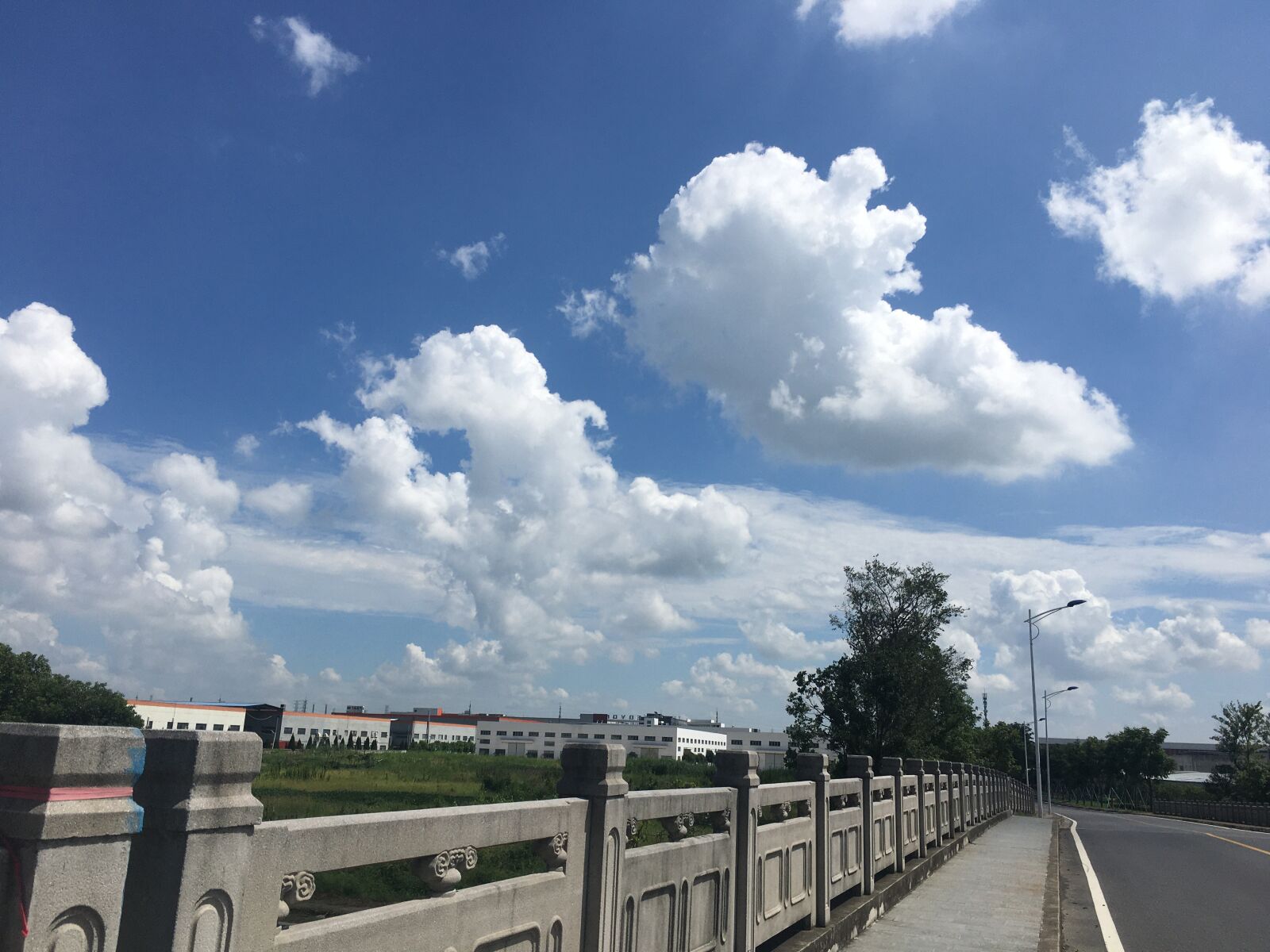 iPhone 6s Plus back camera 4.15mm f/2.2 sample photo. 云朵, 天空, 蓝天 photography