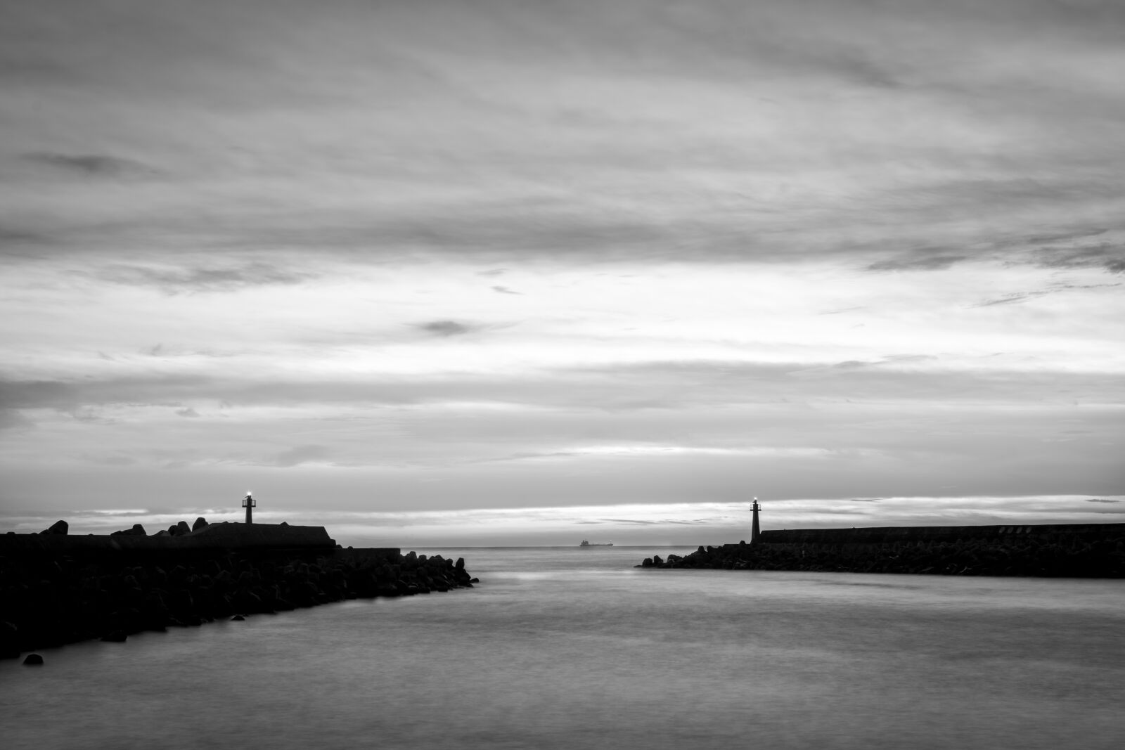 Nikon D5500 sample photo. Black and white, sunset photography