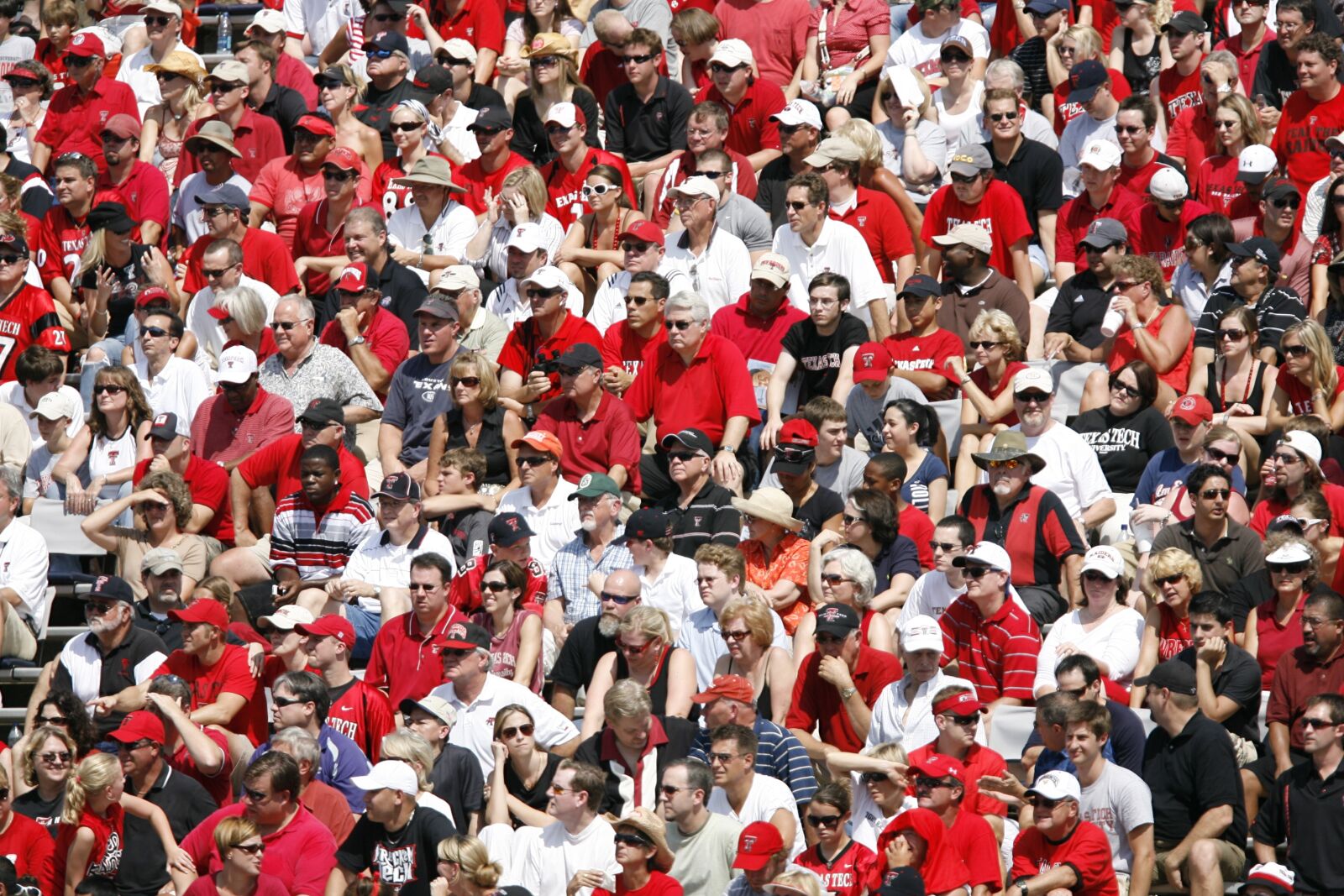 Canon EOS-1D Mark II N sample photo. Spectators, crowd, stadium photography