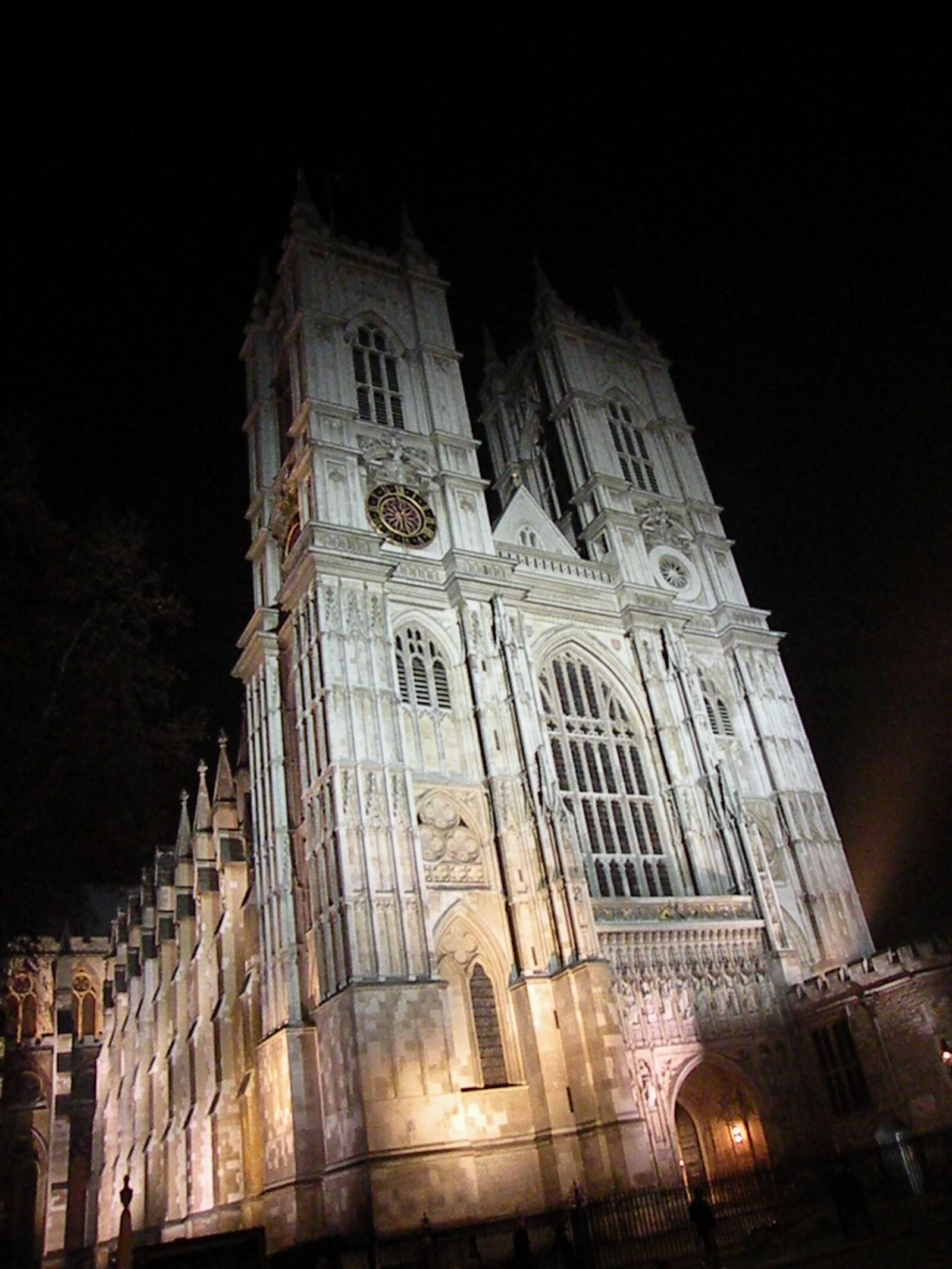 Nikon Coolpix P80 sample photo. Church, building, london, night photography