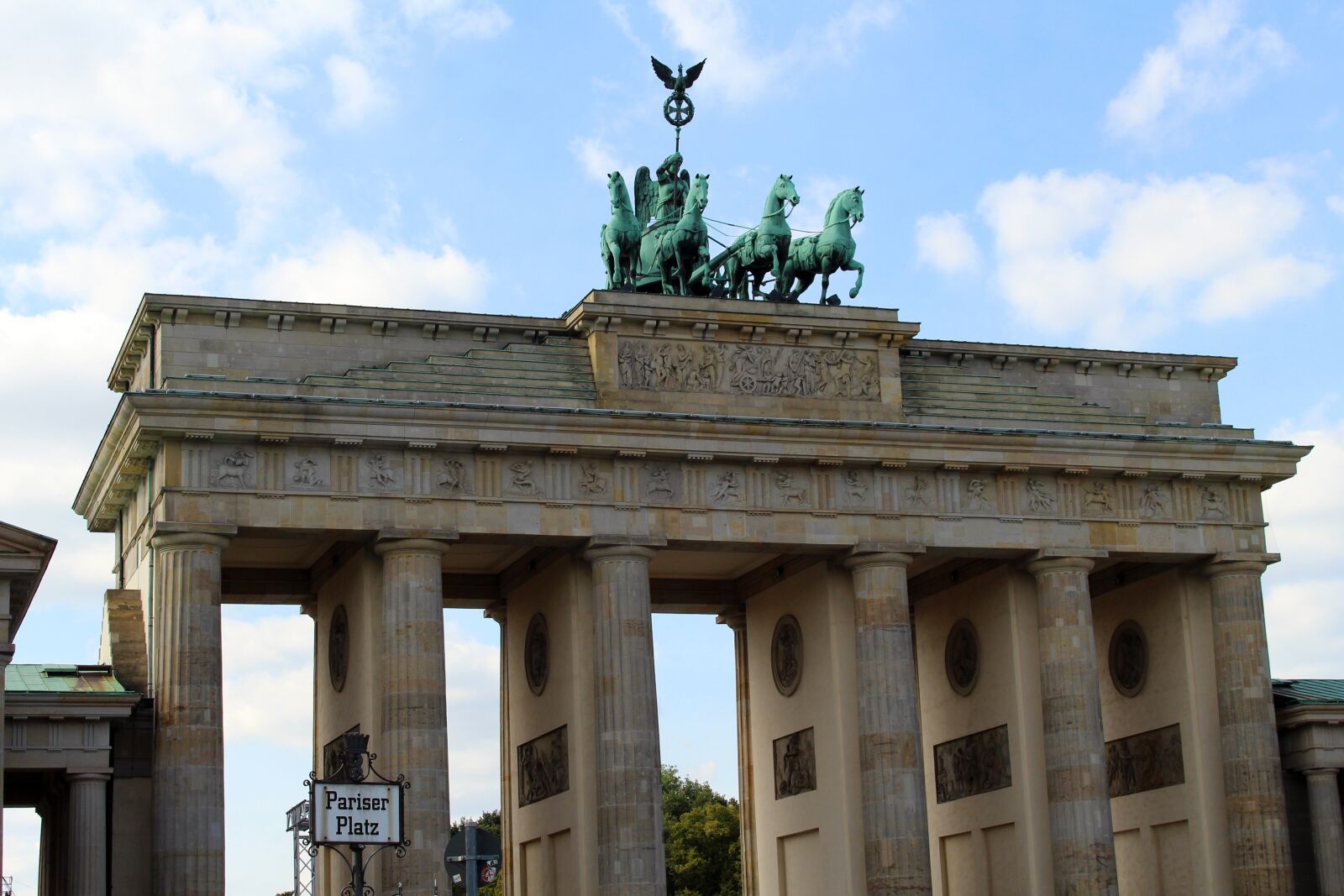 Canon EOS 700D (EOS Rebel T5i / EOS Kiss X7i) sample photo. Paris burst, berlin, sky photography