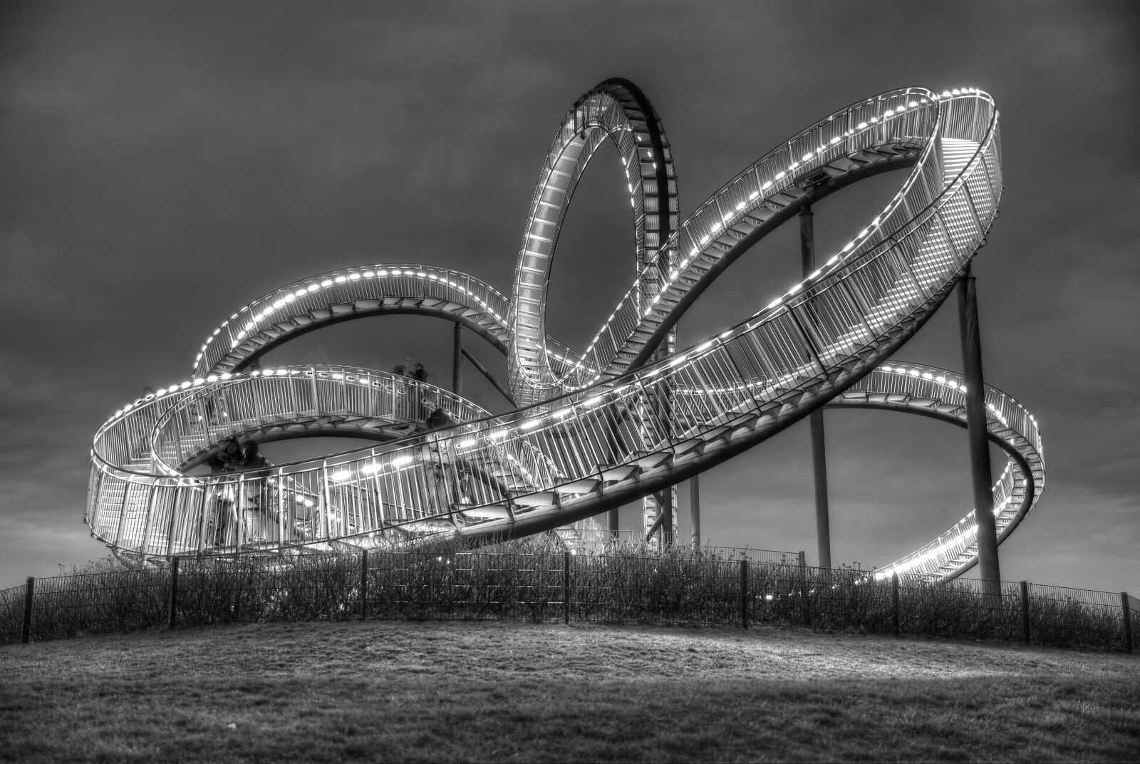 Sony Alpha DSLR-A300 sample photo. Duisburg, monochrome, bridges photography