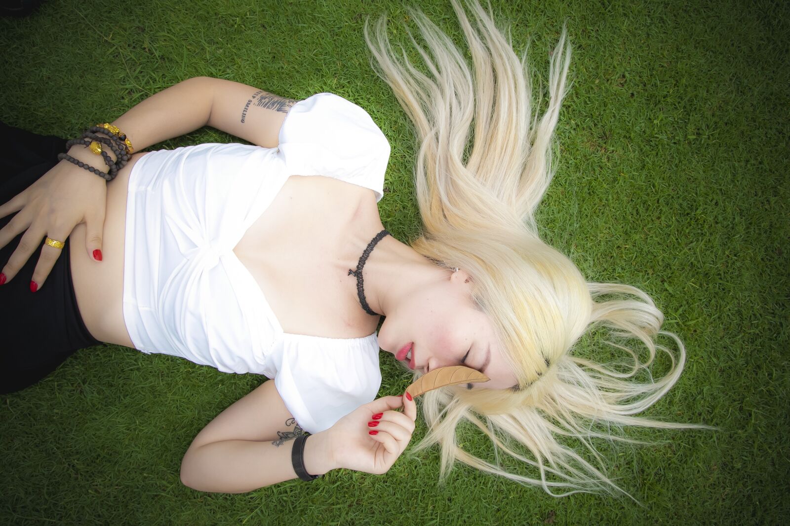 Canon EOS 6D Mark II sample photo. Girl, neck, hair photography