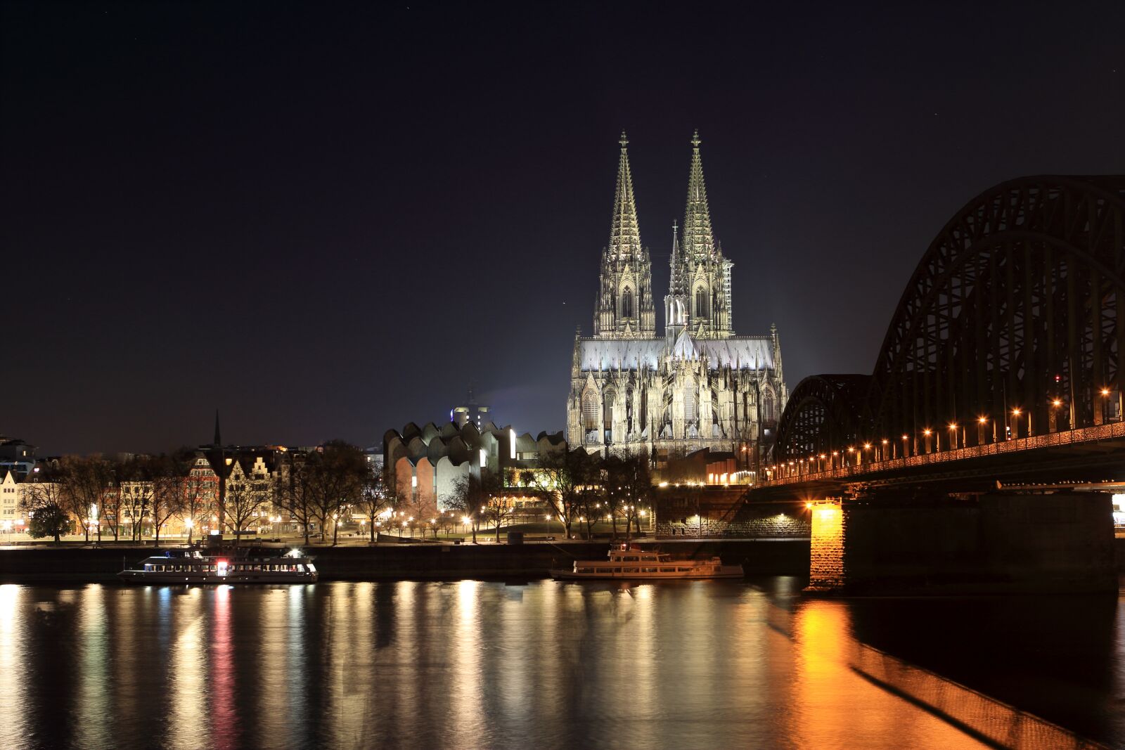 Canon EF 24-70mm F2.8L USM sample photo. Cologne cathedral, dom, landmark photography