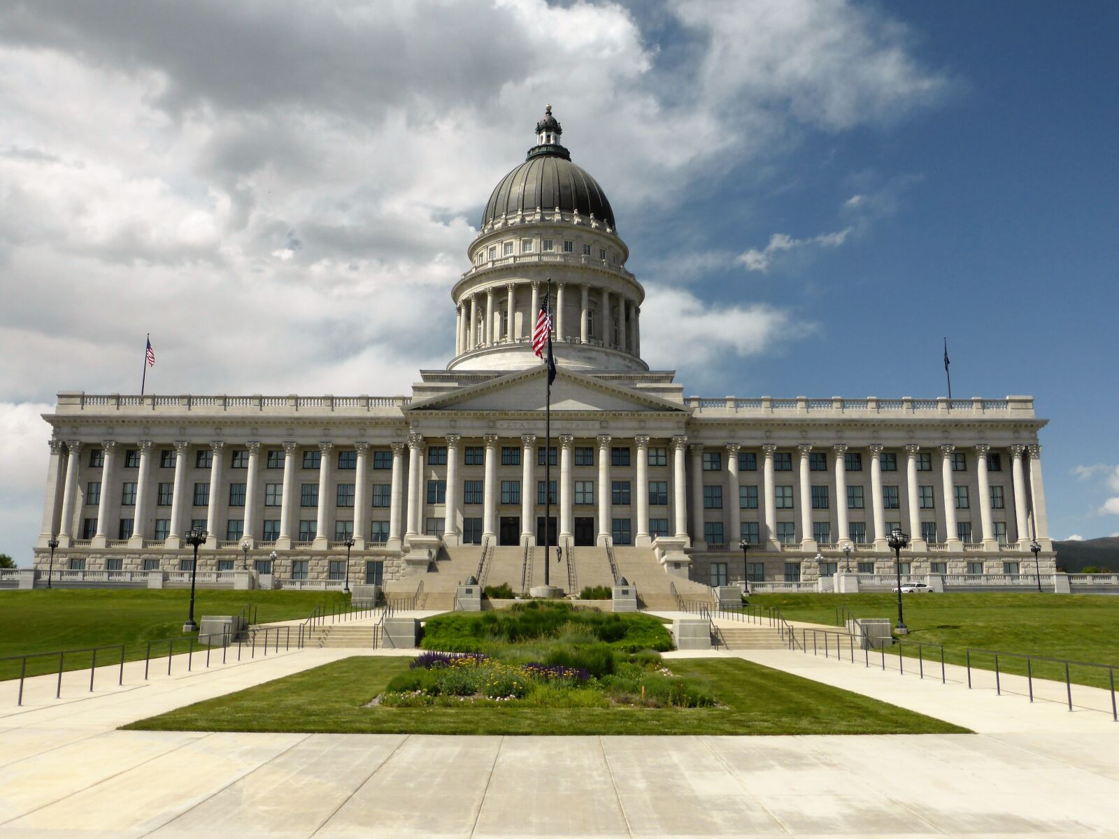 Panasonic Lumix DMC-ZS30 (Lumix DMC-TZ40) sample photo. Building, salt lake city photography