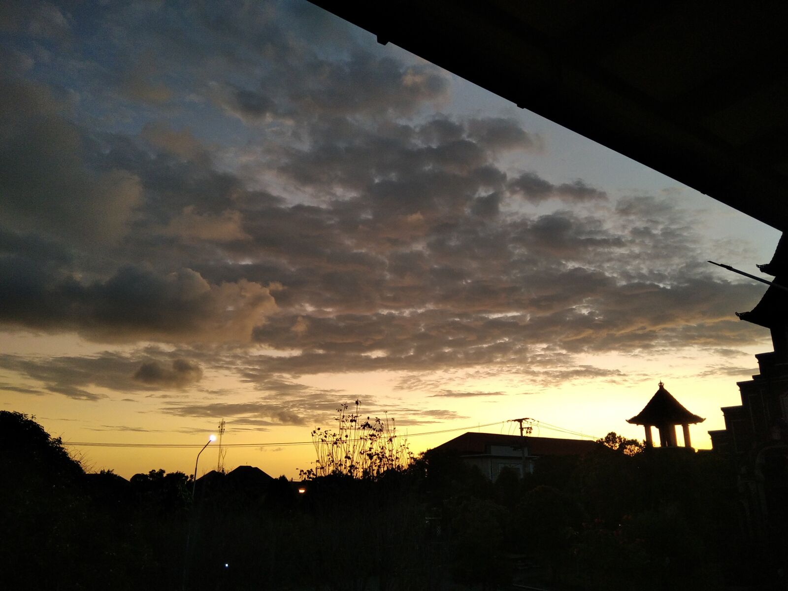 Xiaomi Redmi 8 sample photo. Sunset, sky, church photography
