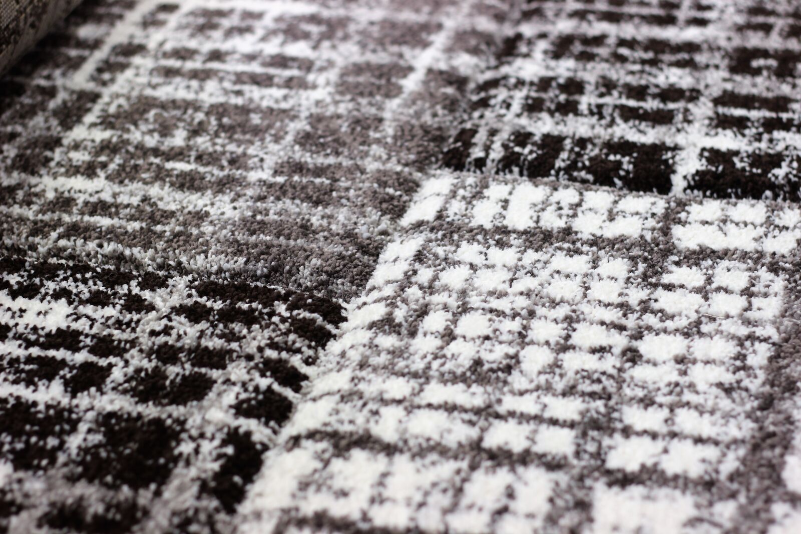 Canon EOS 600D (Rebel EOS T3i / EOS Kiss X5) + Canon EF 50mm F1.8 II sample photo. Macro, carpet, textiles photography
